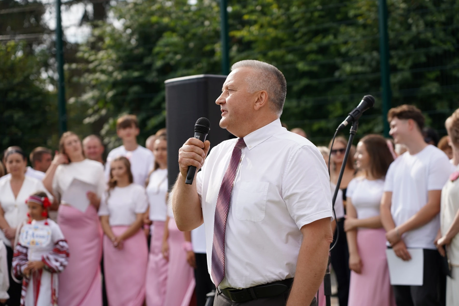 Перший дзвоник у школах Бара: святкові лінійки, безкоштовні обіди та освітні зміни