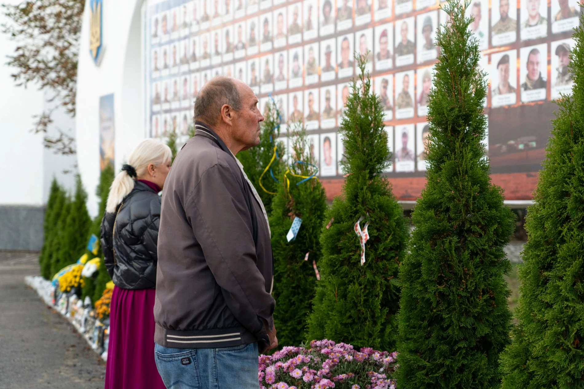 У м. Бар біля фотостели Героїв вшанували пам’ять загиблих Захисників громади