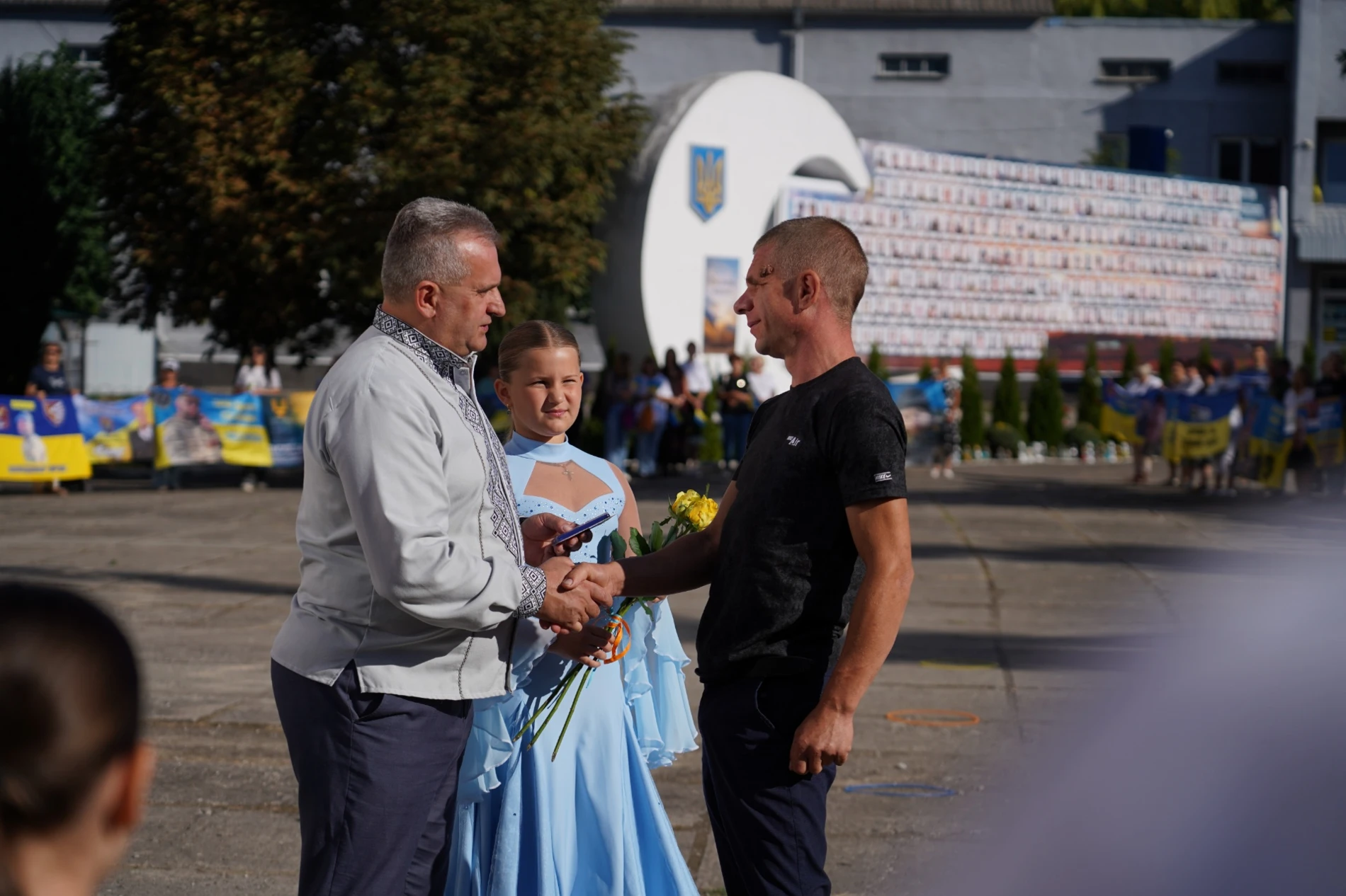 У День Державного Прапора у м. Бар підняли синьо-жовтий стяг та нагородили захисників