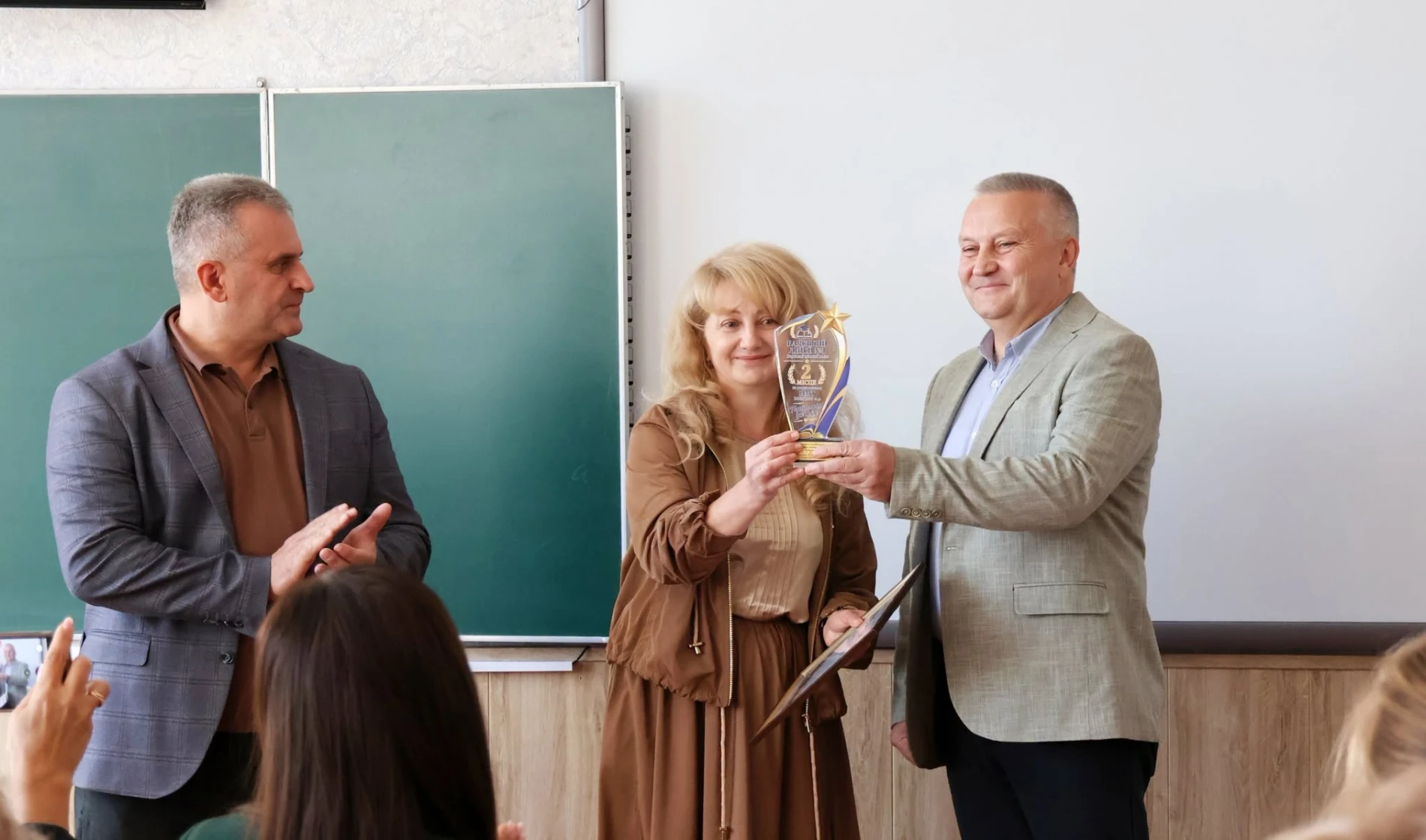 Барські ліцеї №1 та №2 отримали по 100 тисяч гривень за високі результати НМТ