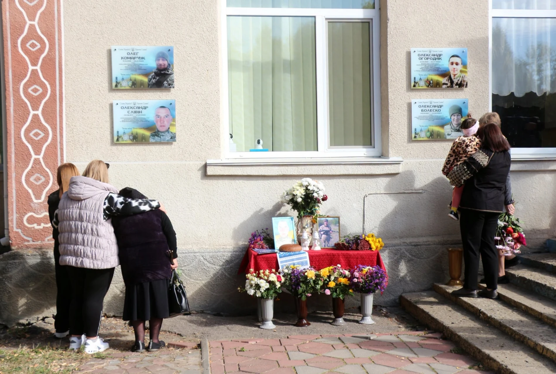 У Терешківській гімназії відкрили меморіальні дошки Олександру Слівіну та Олександру Болеску