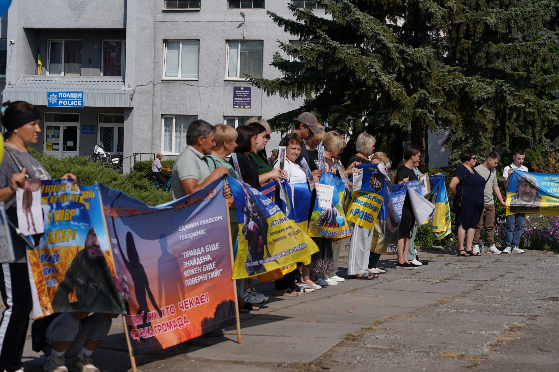 «Ми не припинимо чекати»: у Барі підтримали родини зниклих безвісти та полонених захисників