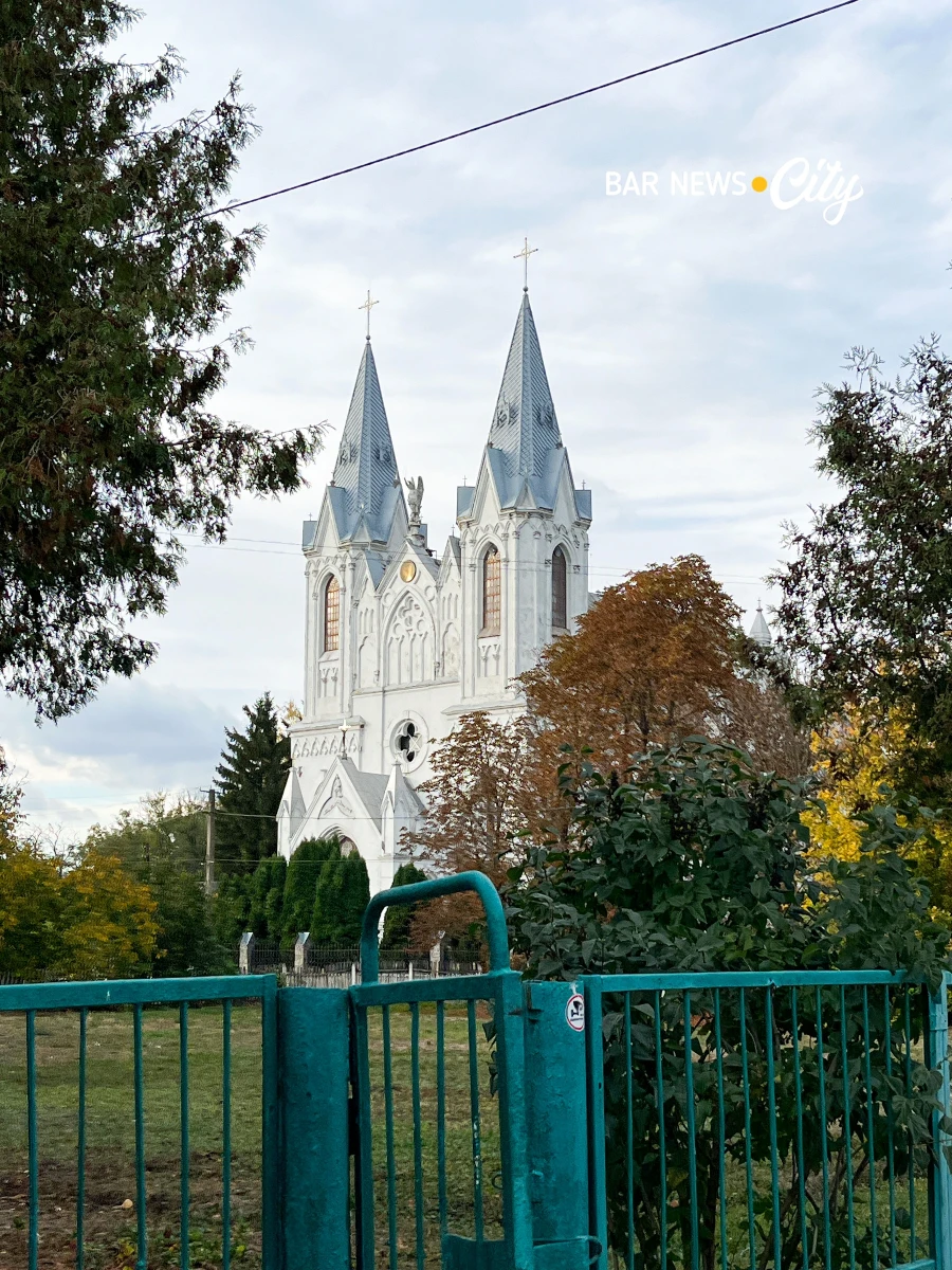 Жовтневий Бар: як виглядає місто у розпал осені. Фоторепортаж