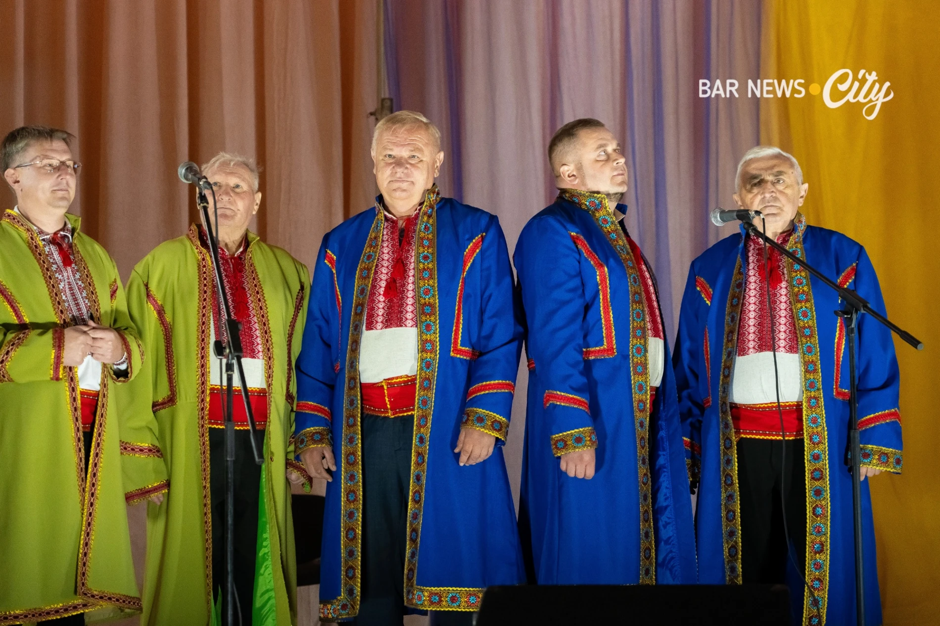 У м. Бар 14 творчих колективів захищали звання «народний» та «зразковий»: історія ансамблів і виступ