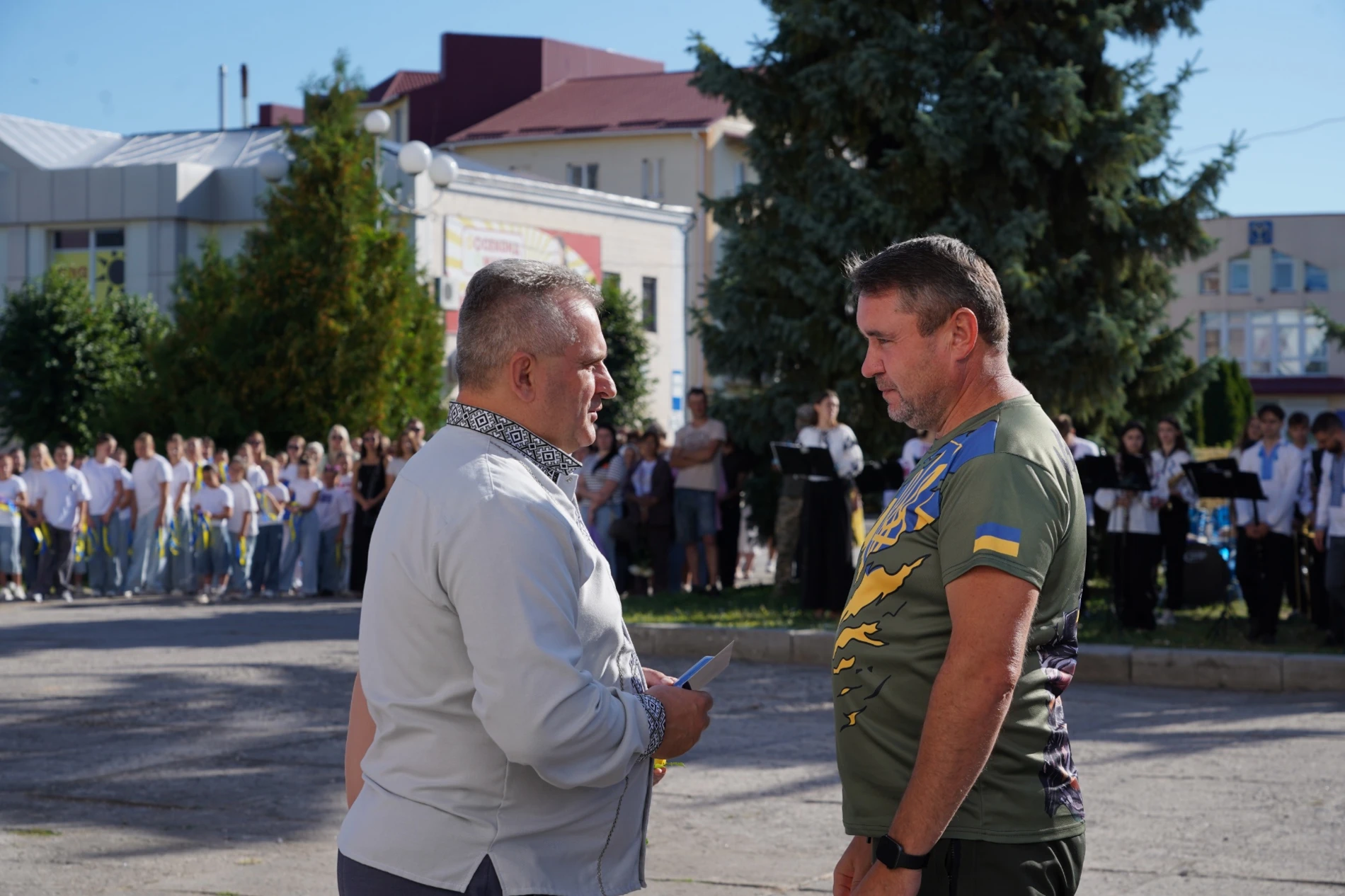 У День Державного Прапора у м. Бар підняли синьо-жовтий стяг та нагородили захисників