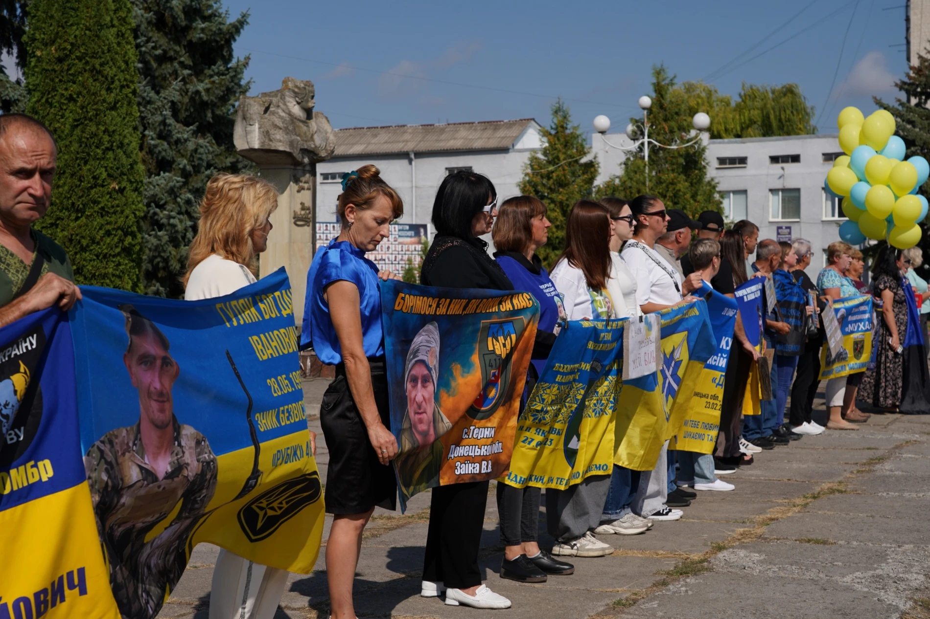 «Ми не припинимо чекати»: у Барі підтримали родини зниклих безвісти та полонених захисників