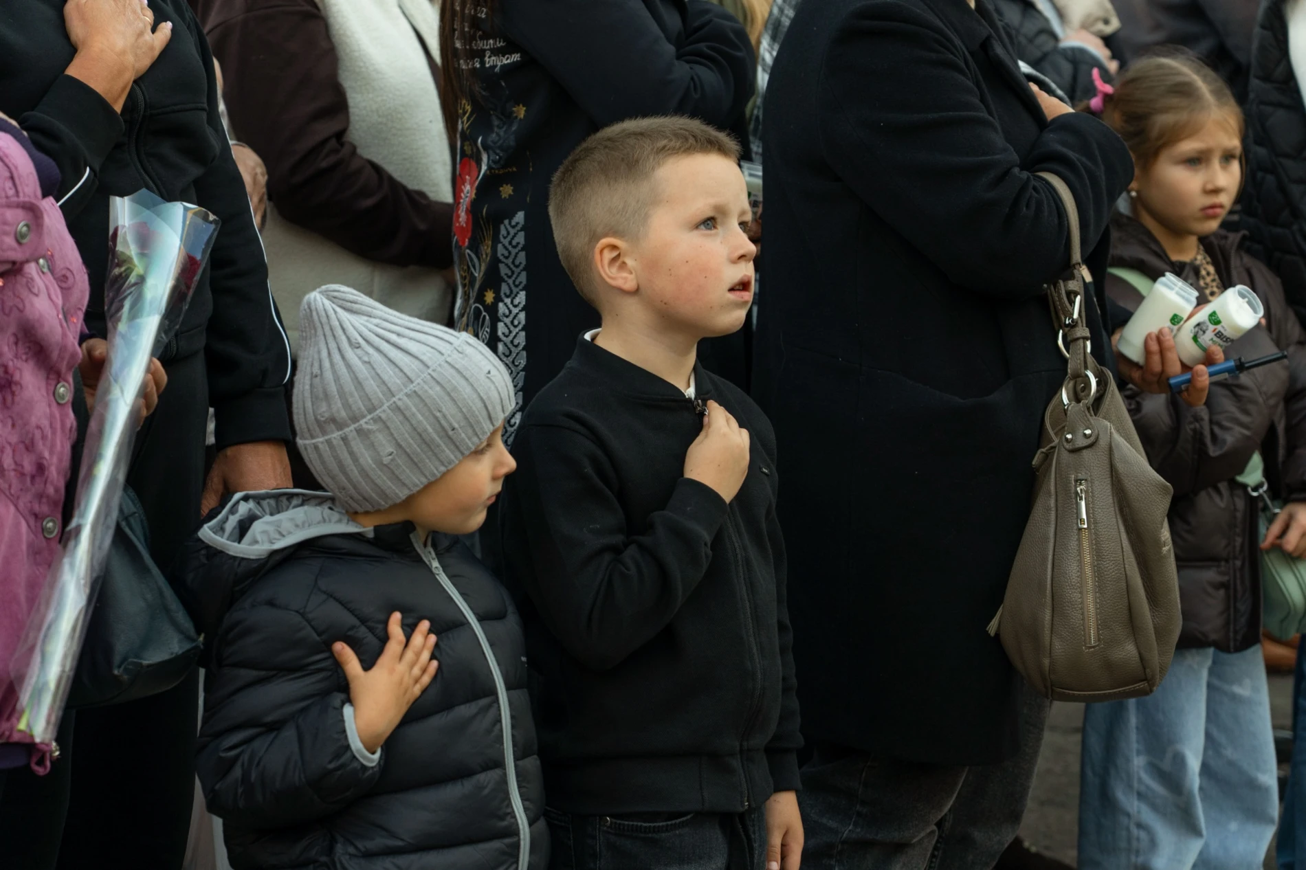 У м. Бар біля фотостели Героїв вшанували пам’ять загиблих Захисників громади