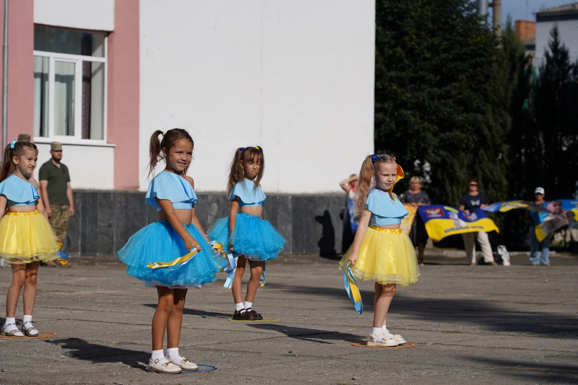 У День Державного Прапора у м. Бар підняли синьо-жовтий стяг та нагородили захисників