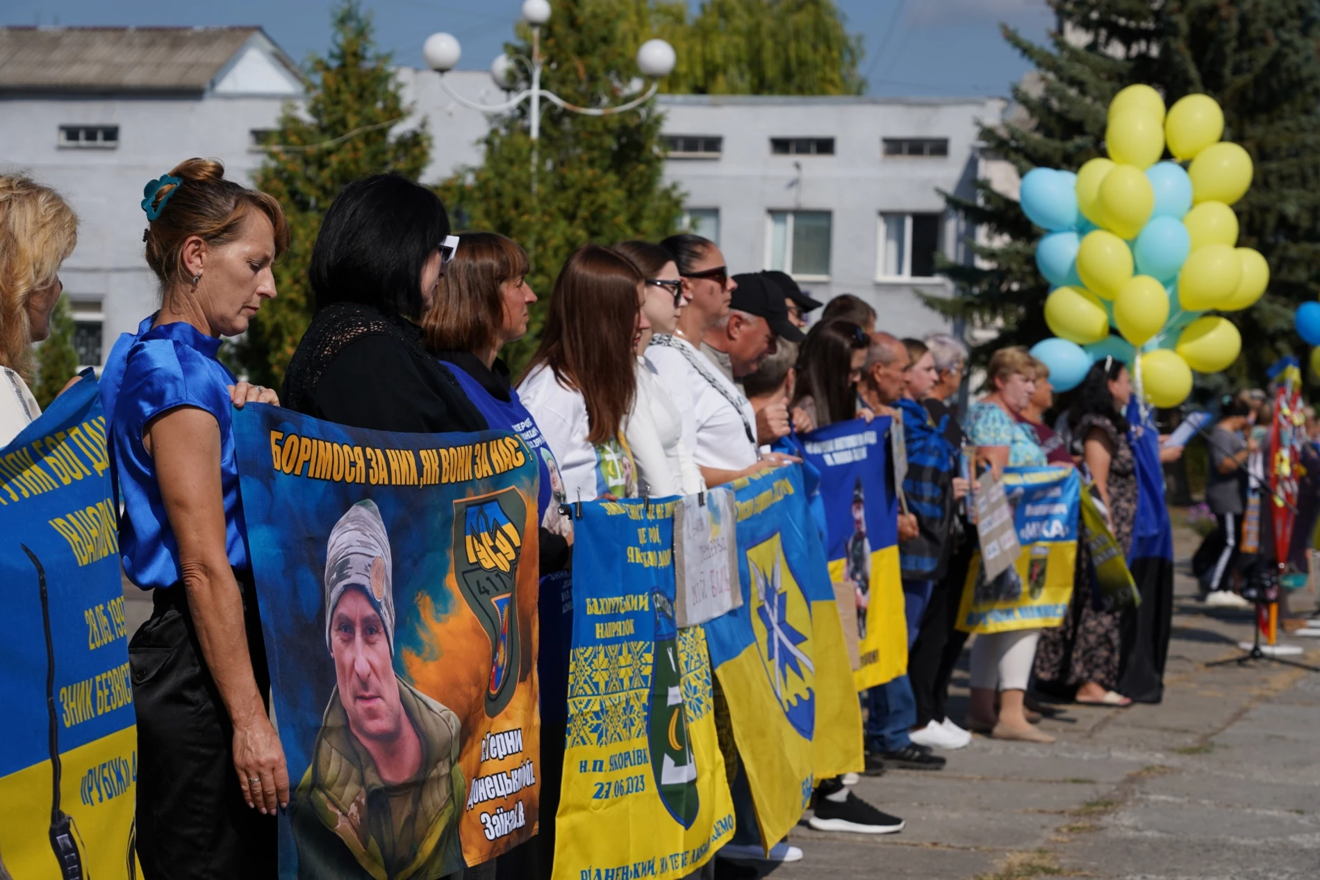 «Ми не припинимо чекати»: у Барі підтримали родини зниклих безвісти та полонених захисників