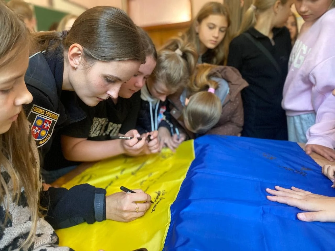 Пам’ятна хода та зустріч із бойовою медикинею: як у ліцеях Бара відзначили День захисників