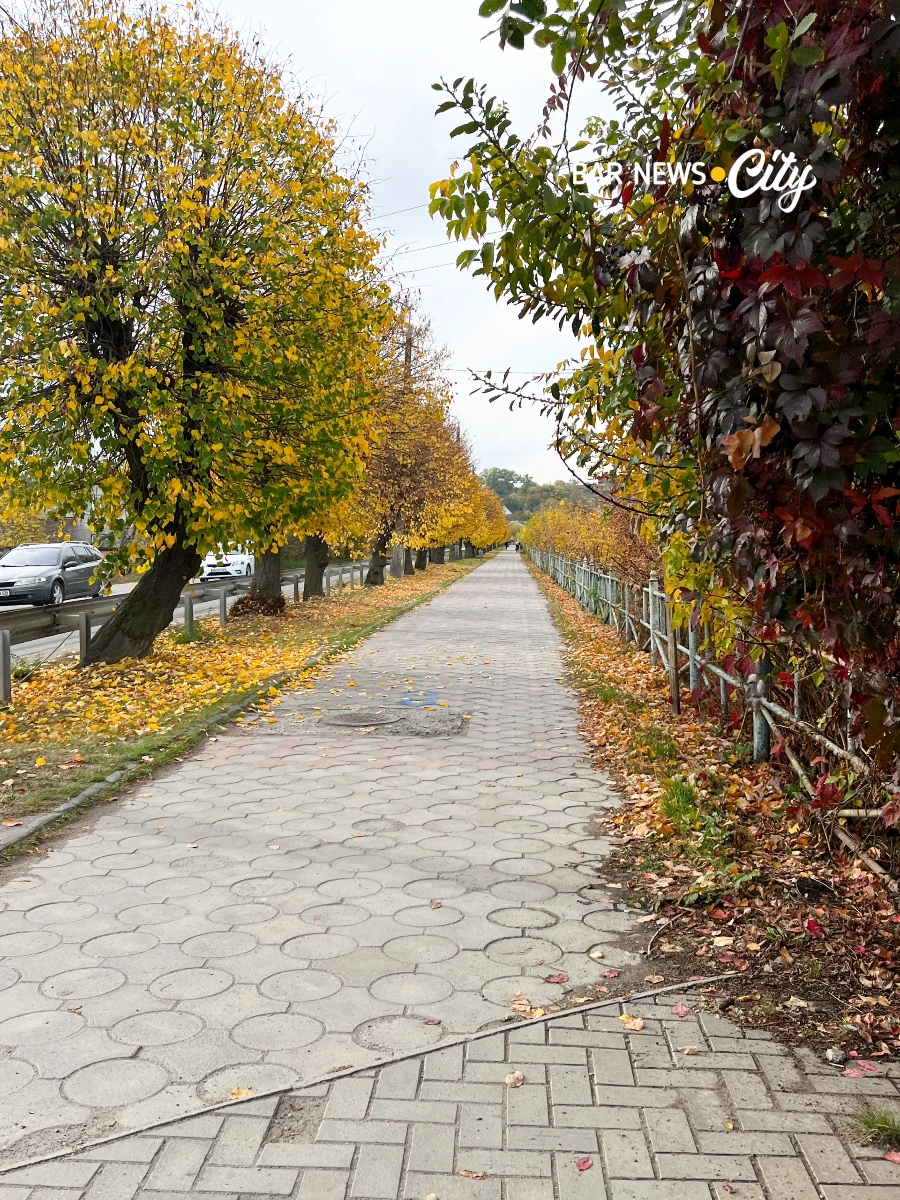 Жовтневий Бар: як виглядає місто у розпал осені. Фоторепортаж