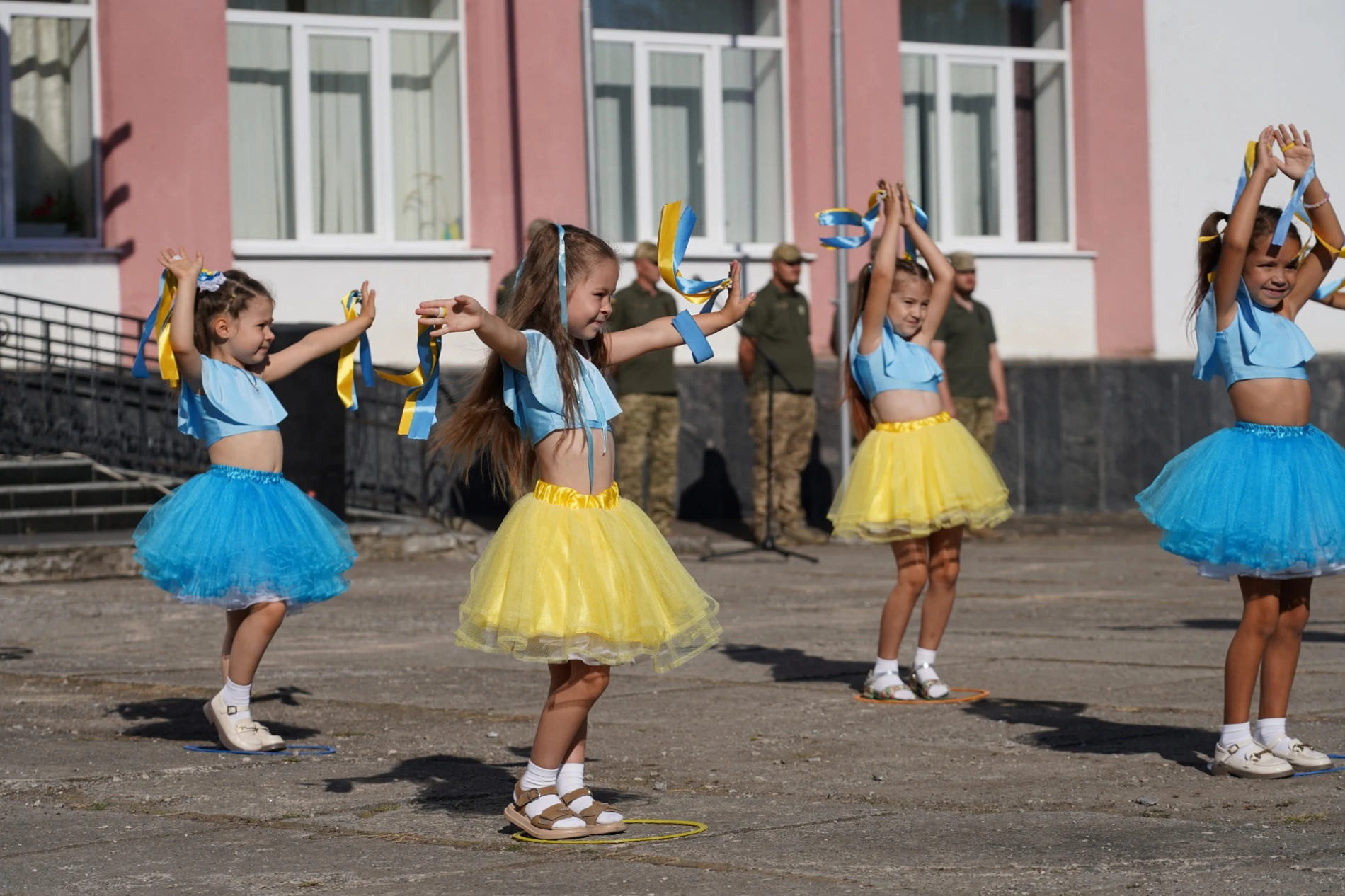 У День Державного Прапора у м. Бар підняли синьо-жовтий стяг та нагородили захисників