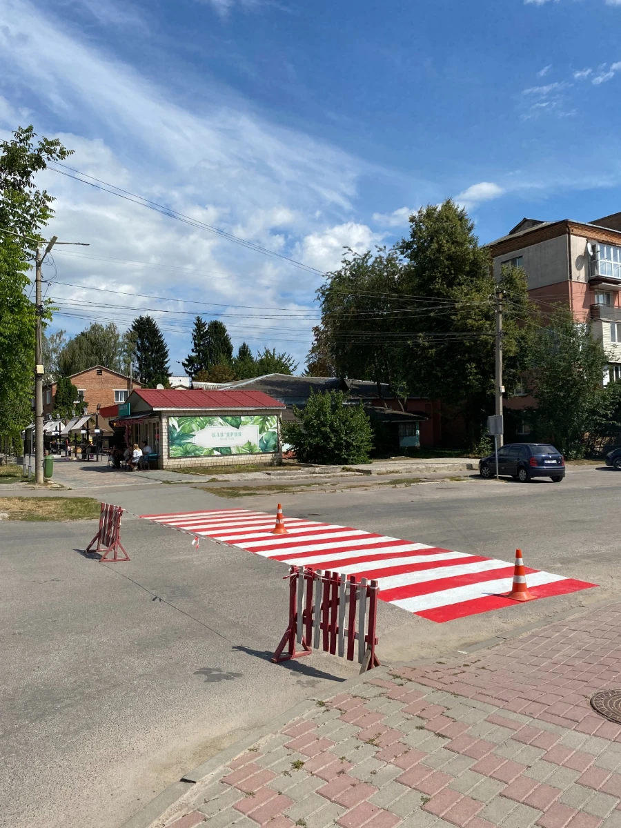 Фотофакт: в Барі оновлюють пішохідні переходи