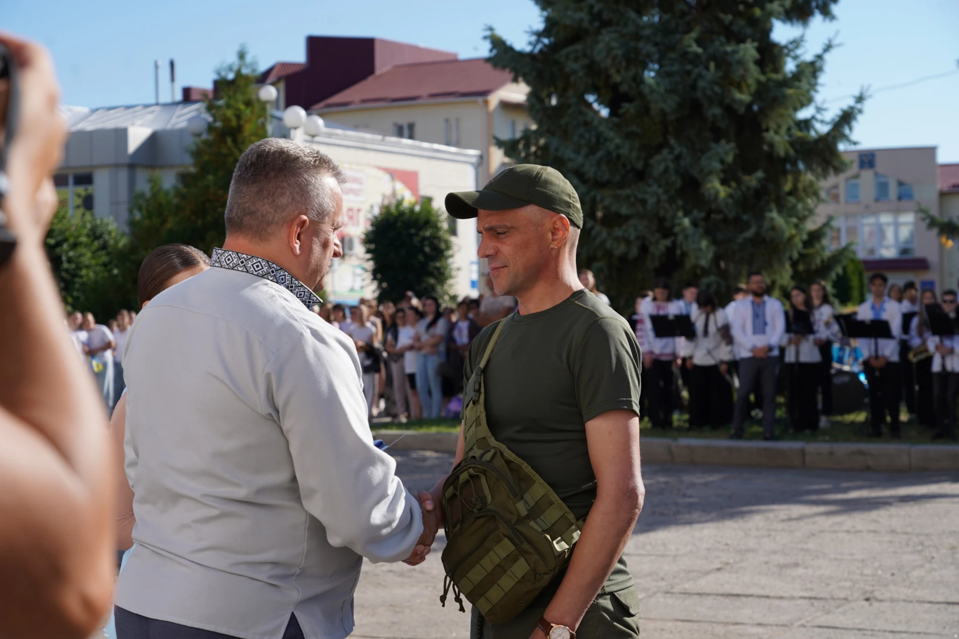 У День Державного Прапора у м. Бар підняли синьо-жовтий стяг та нагородили захисників