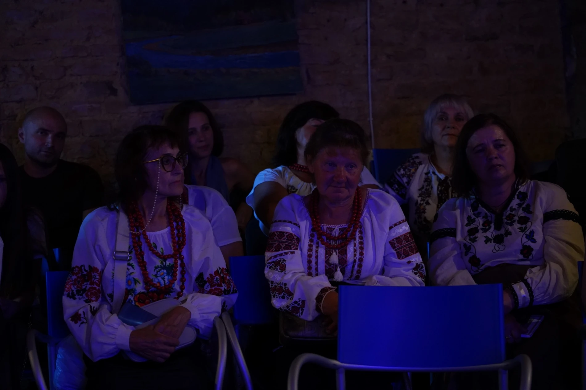 Від фільму про українську пісню до спільного співу біля вогнища: як пройшов кіновечір у Барі