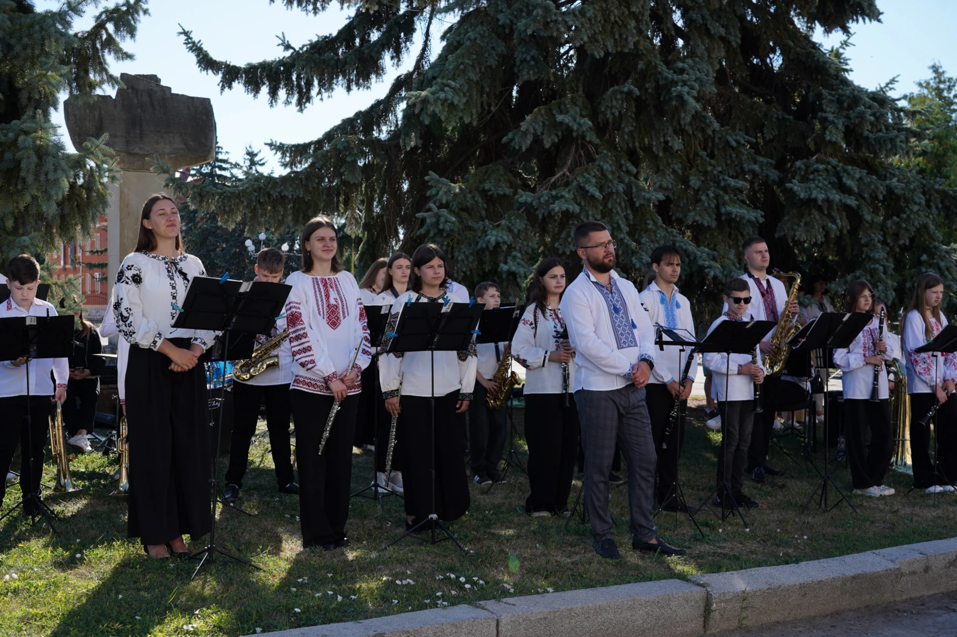 У День Державного Прапора у м. Бар підняли синьо-жовтий стяг та нагородили захисників