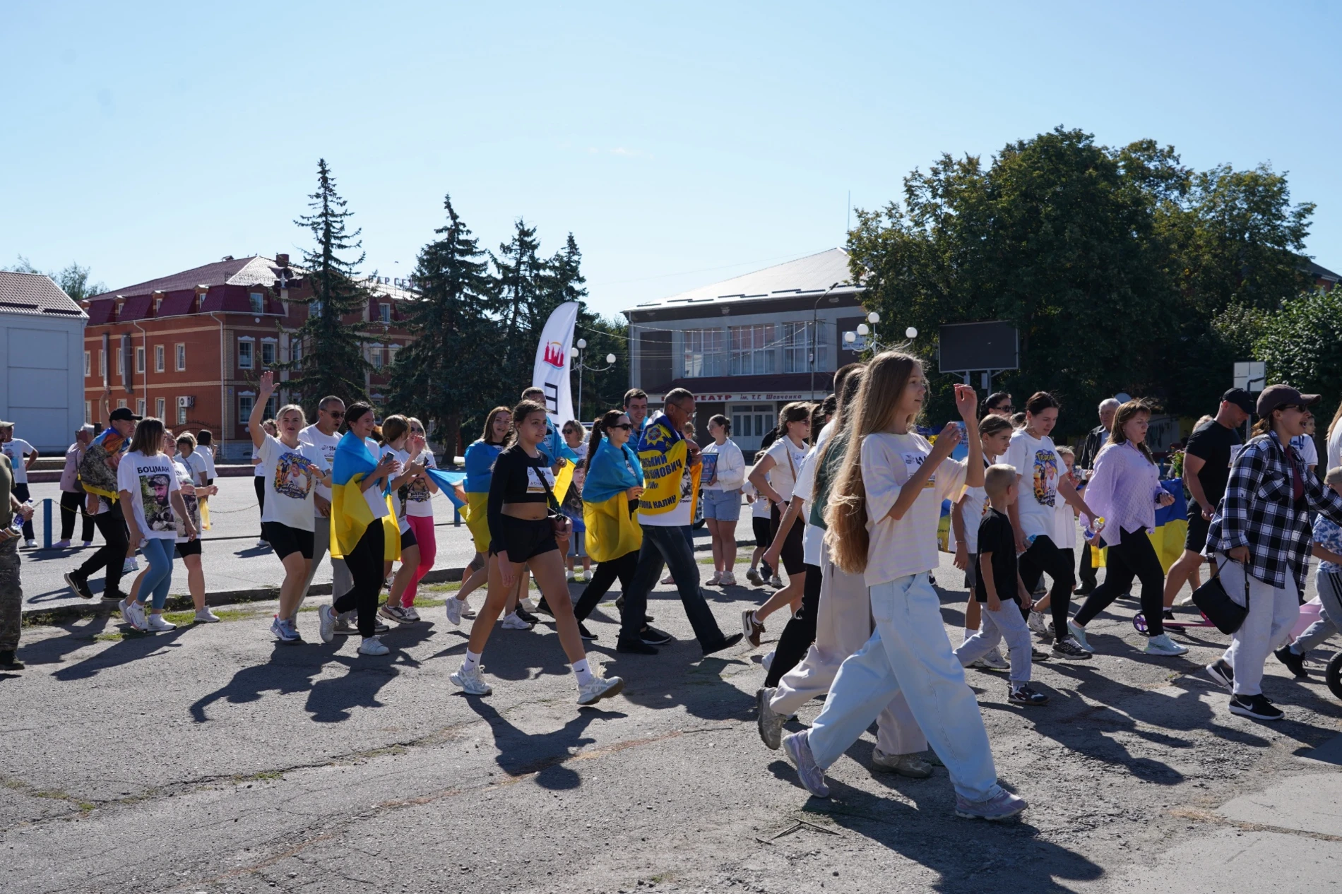 Понад 400 учасників бігли за Героїв: у м. Бар вдруге провели пам’ятний забіг