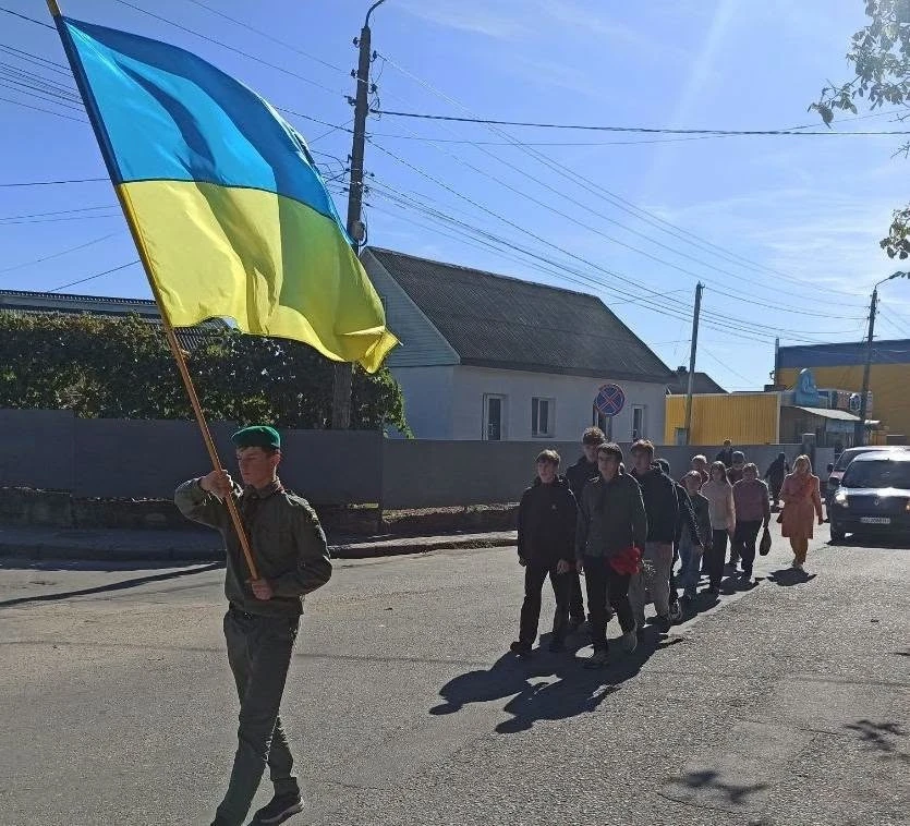 Пам’ятна хода та зустріч із бойовою медикинею: як у ліцеях Бара відзначили День захисників