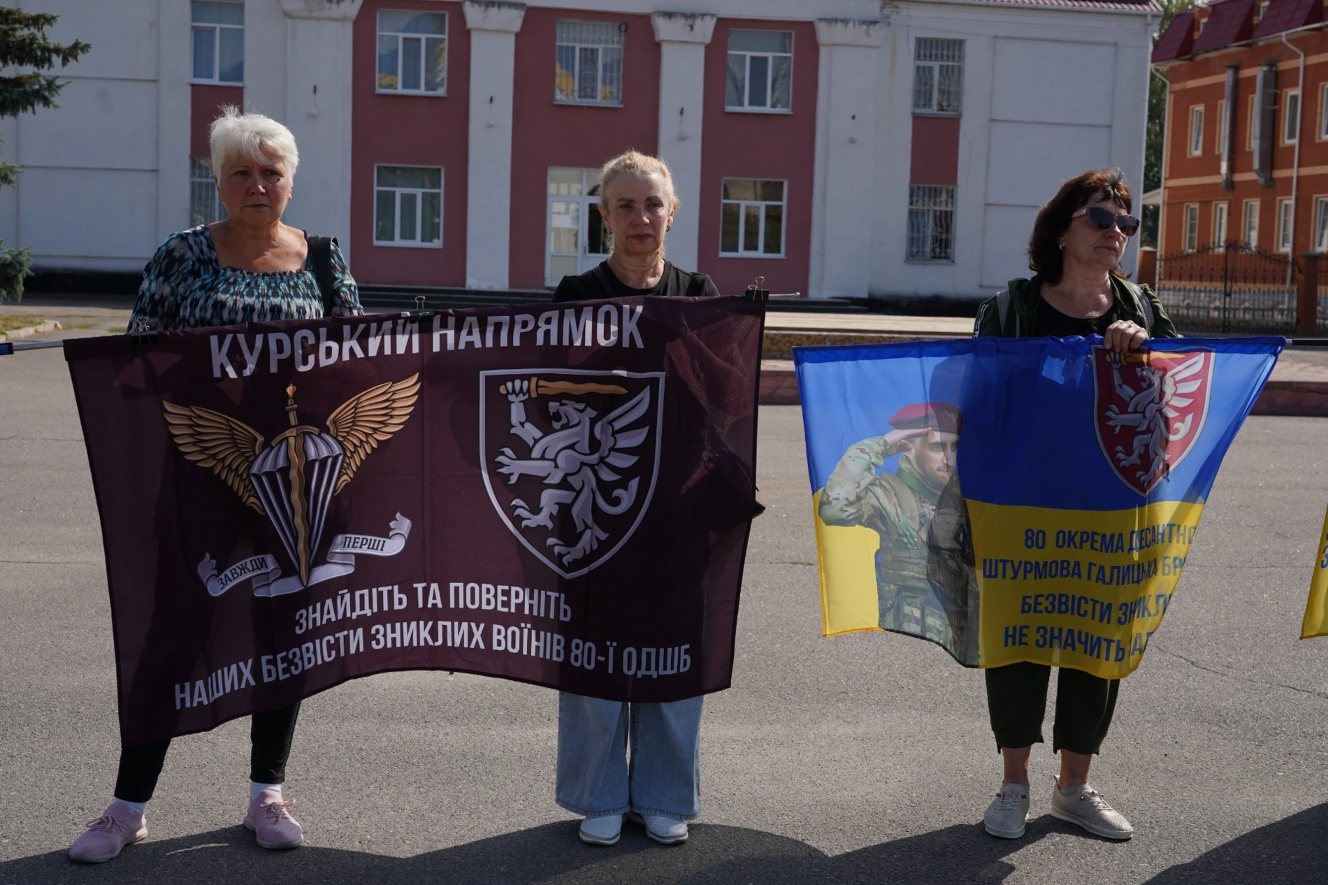 «Ми не припинимо чекати»: у Барі підтримали родини зниклих безвісти та полонених захисників
