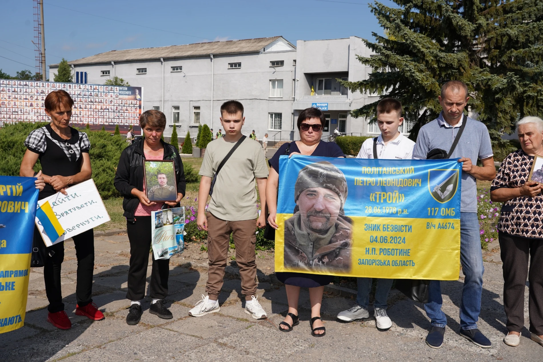 «Ми не припинимо чекати»: у Барі підтримали родини зниклих безвісти та полонених захисників