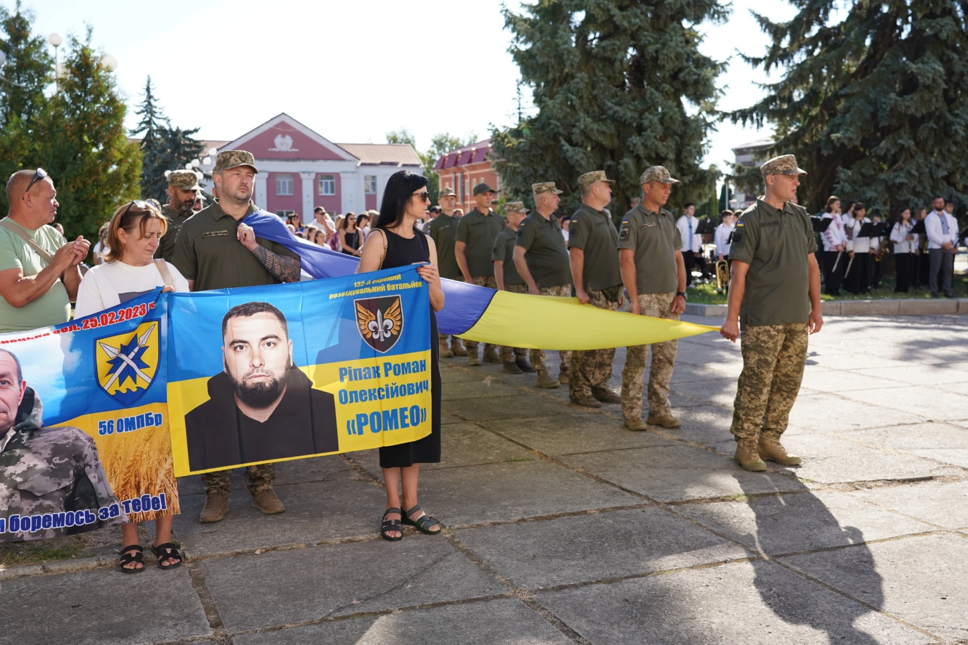 У День Державного Прапора у м. Бар підняли синьо-жовтий стяг та нагородили захисників