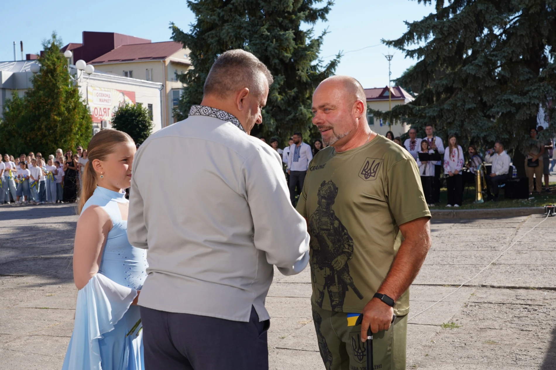 У День Державного Прапора у м. Бар підняли синьо-жовтий стяг та нагородили захисників