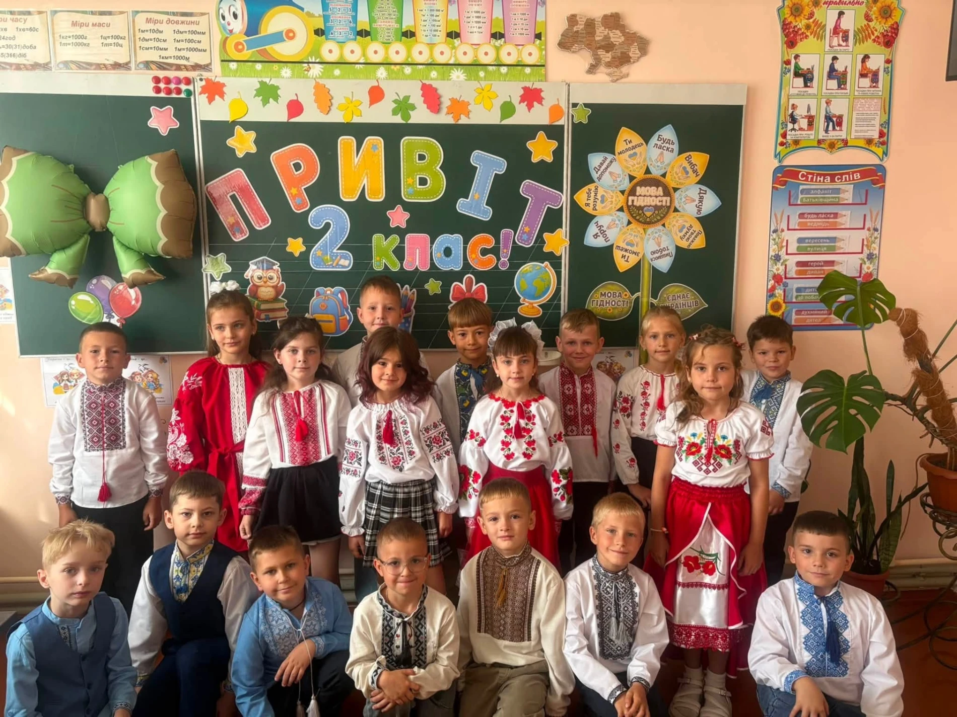 Перший дзвоник у школах Бара: святкові лінійки, безкоштовні обіди та освітні зміни