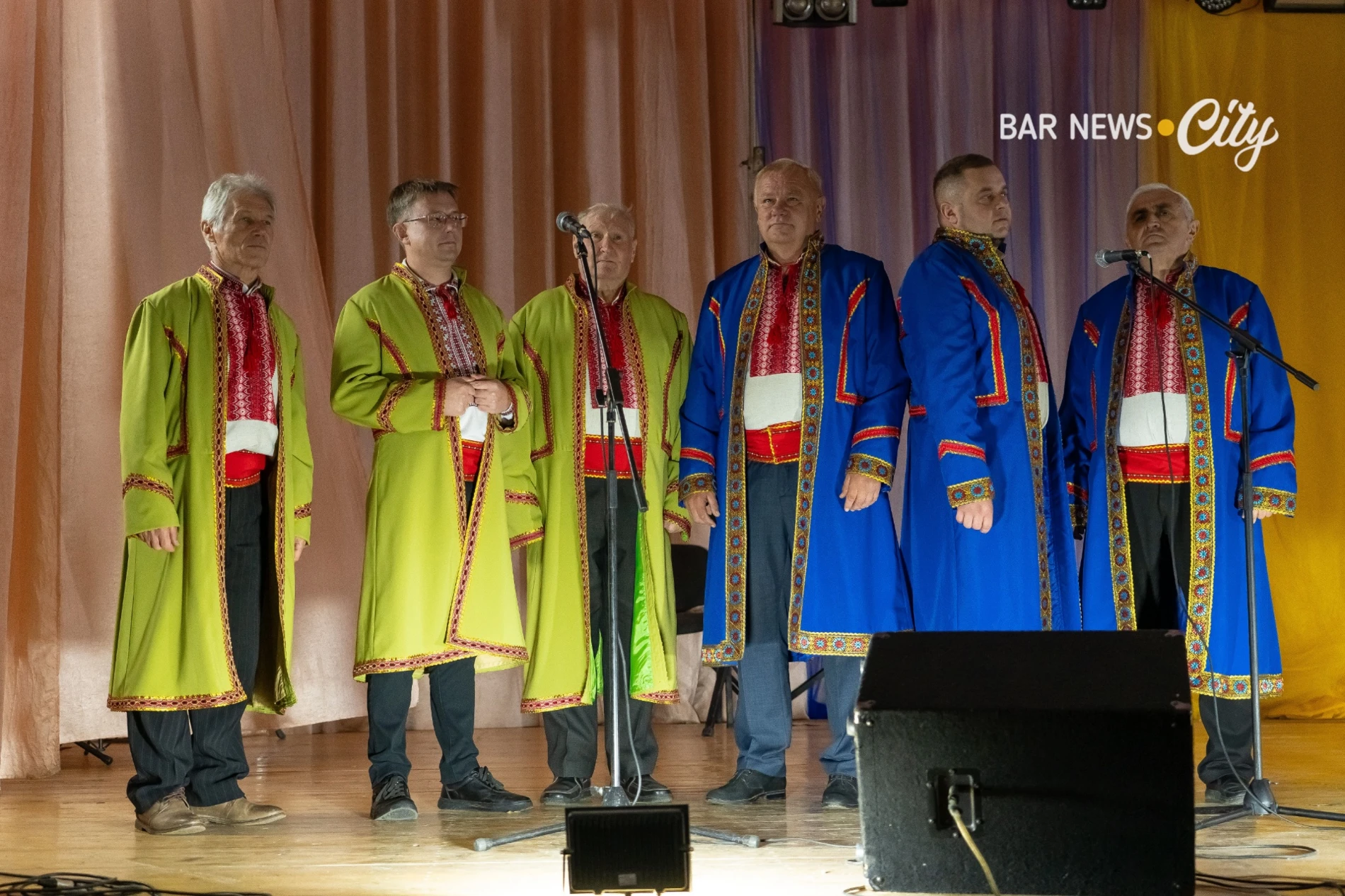 У м. Бар 14 творчих колективів захищали звання «народний» та «зразковий»: історія ансамблів і виступ
