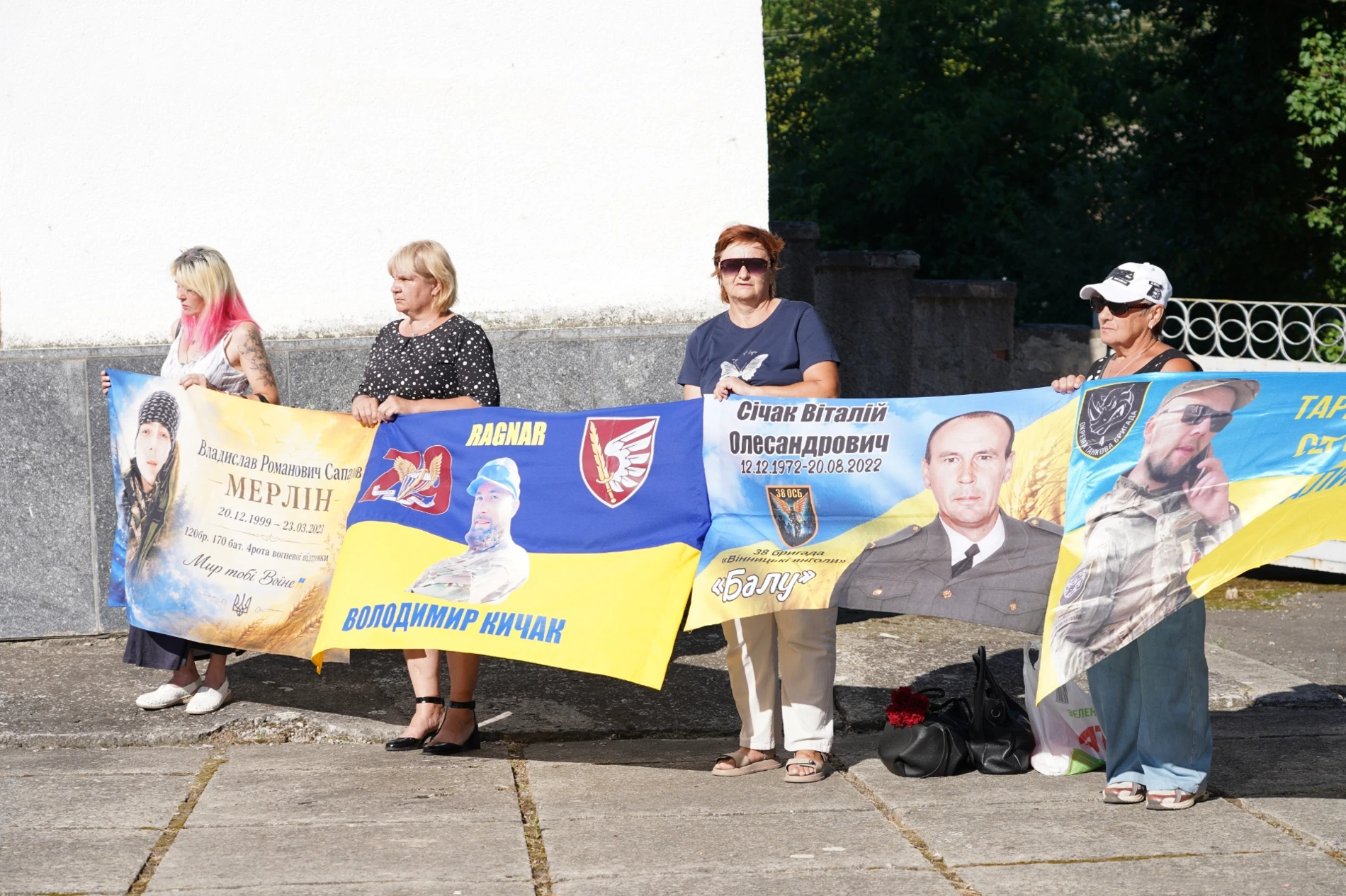 У День Державного Прапора у м. Бар підняли синьо-жовтий стяг та нагородили захисників