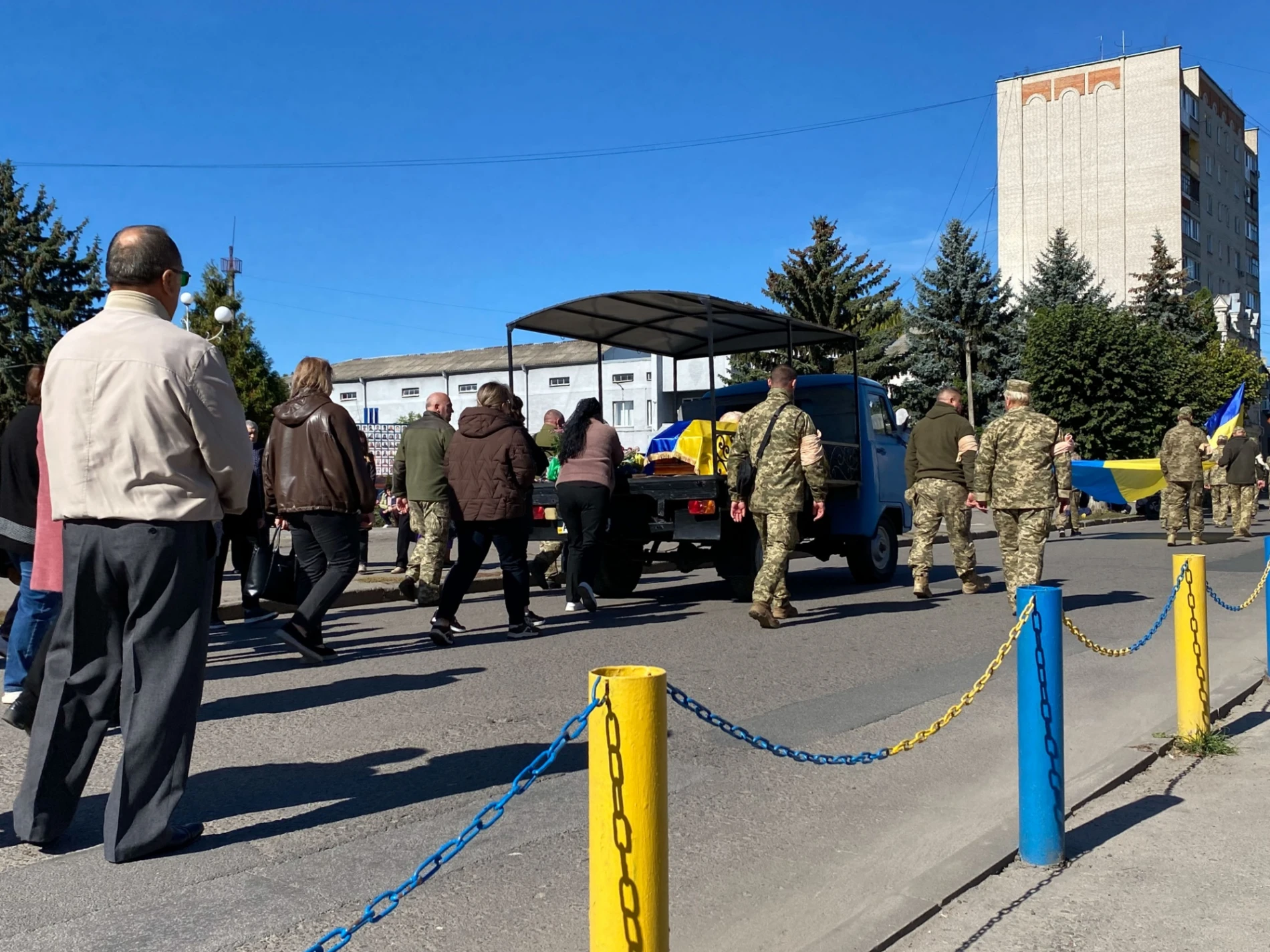 Барська громада попрощалася із Захисником Ярославом Мельніковим