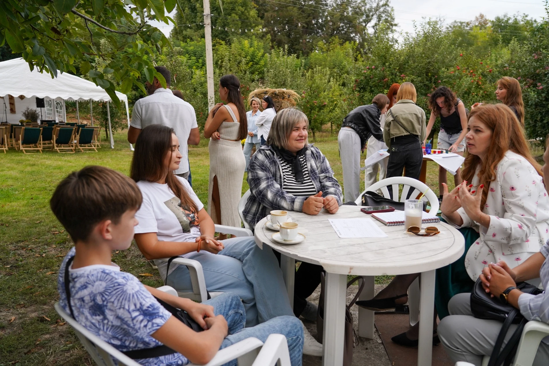 У м. Бар відкрили простір «ПІД МУРАМИ»: творчість, спілкування, смаколики та музика просто неба