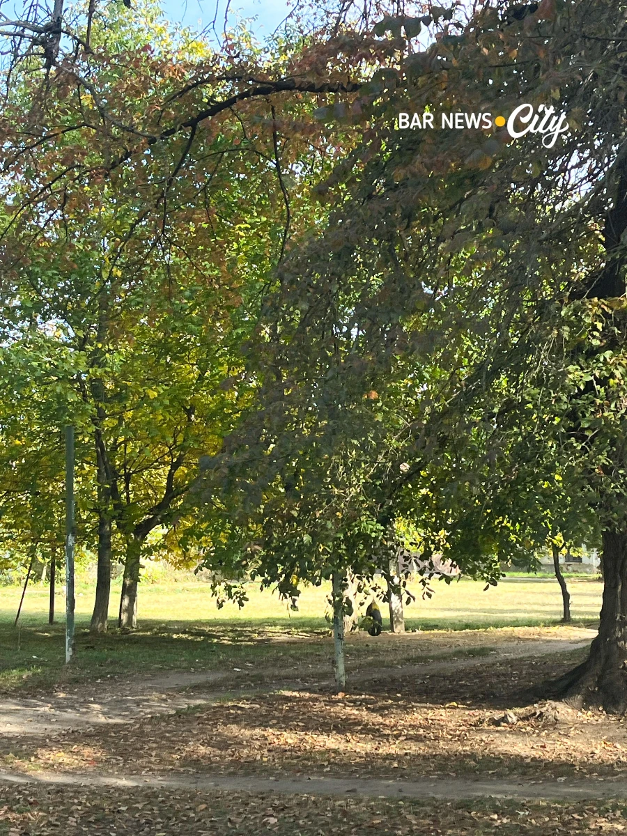 Жовтневий Бар: як виглядає місто у розпал осені. Фоторепортаж