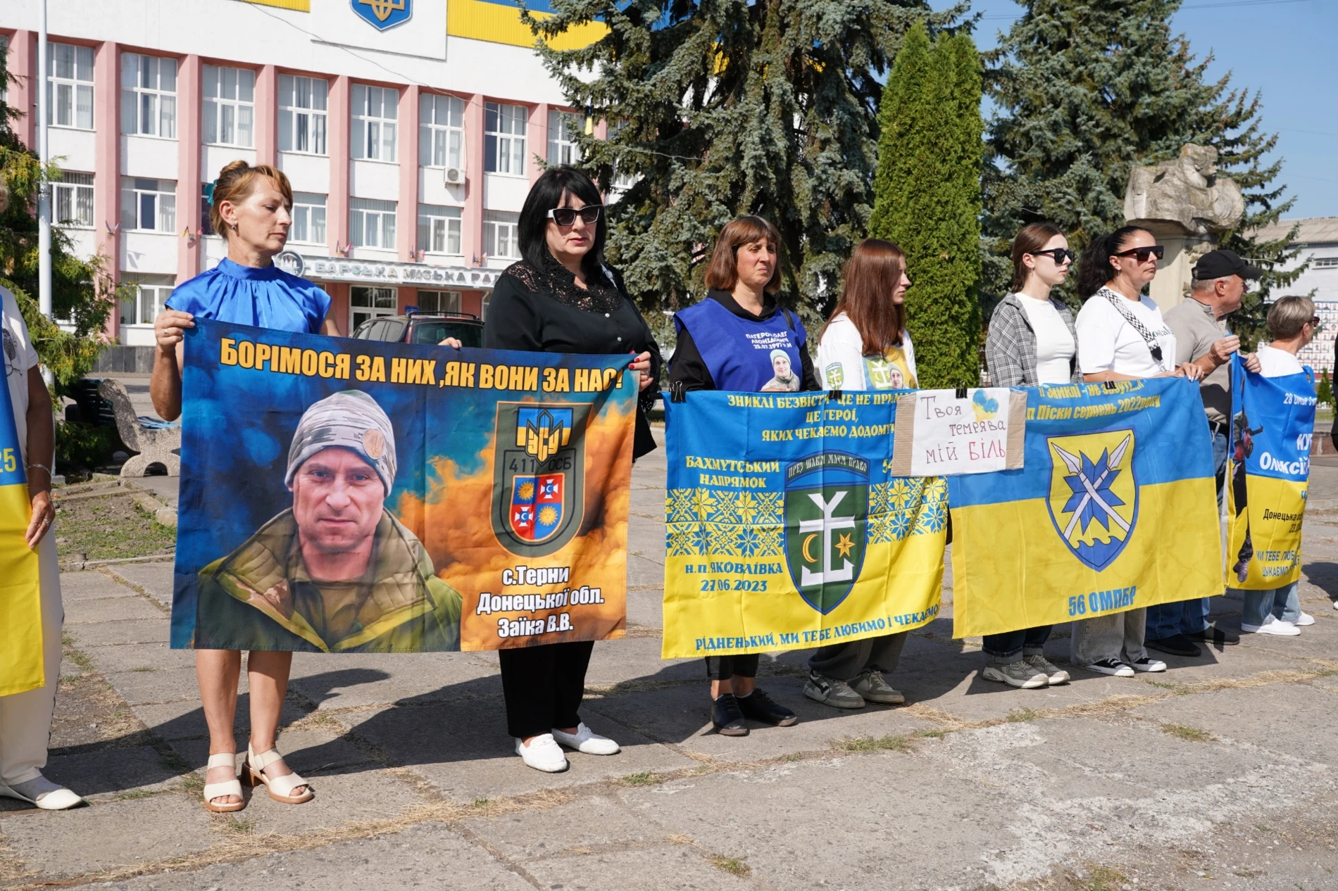 «Ми не припинимо чекати»: у Барі підтримали родини зниклих безвісти та полонених захисників