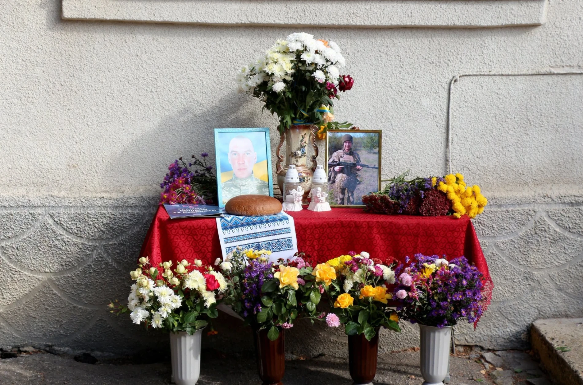 У Терешківській гімназії відкрили меморіальні дошки Олександру Слівіну та Олександру Болеску