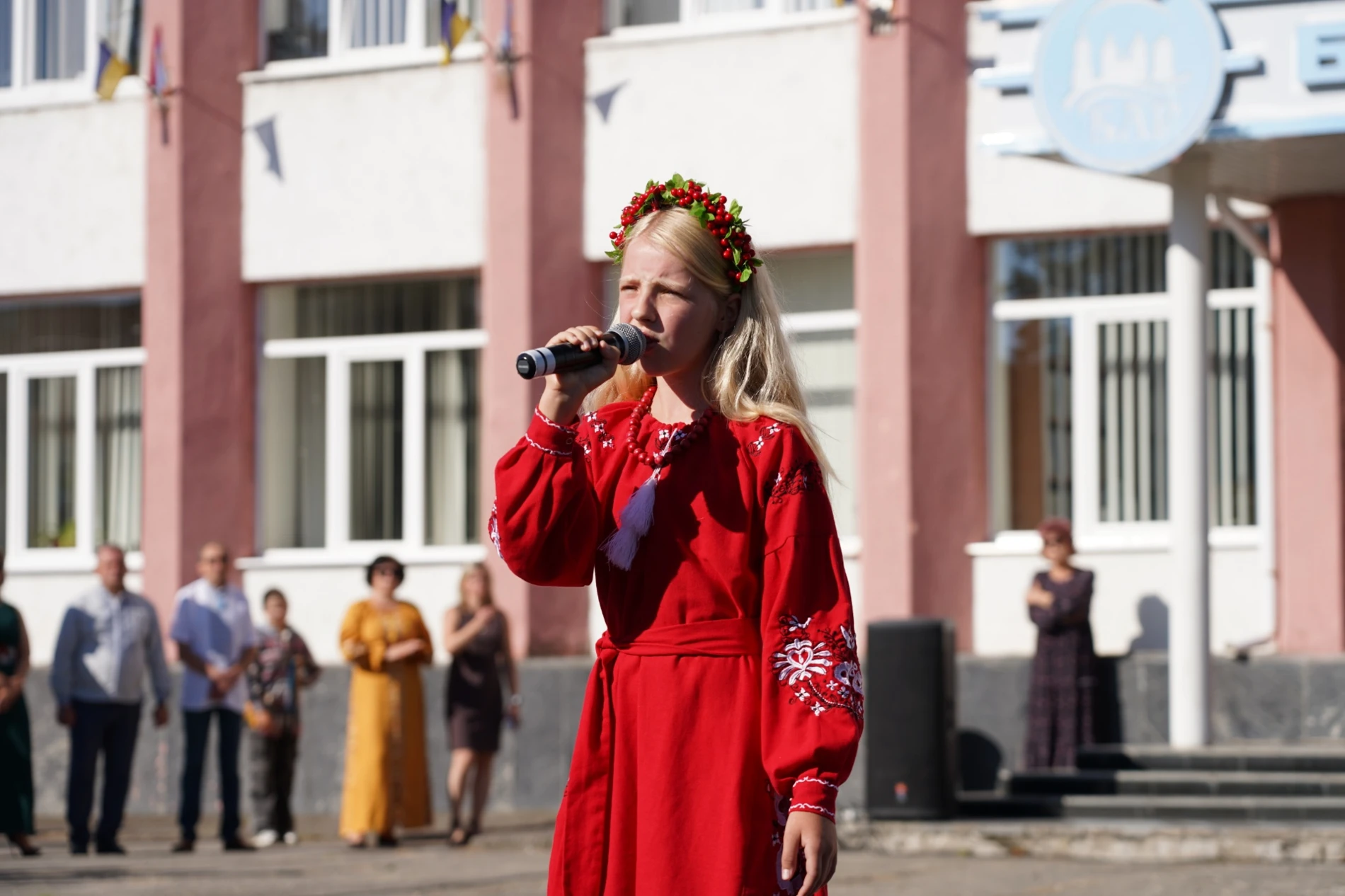 У День Державного Прапора у м. Бар підняли синьо-жовтий стяг та нагородили захисників