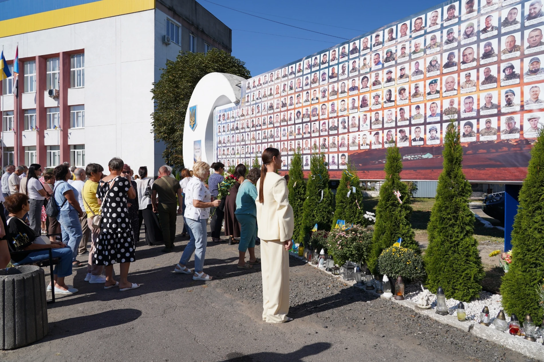 У День Державного Прапора у м. Бар підняли синьо-жовтий стяг та нагородили захисників