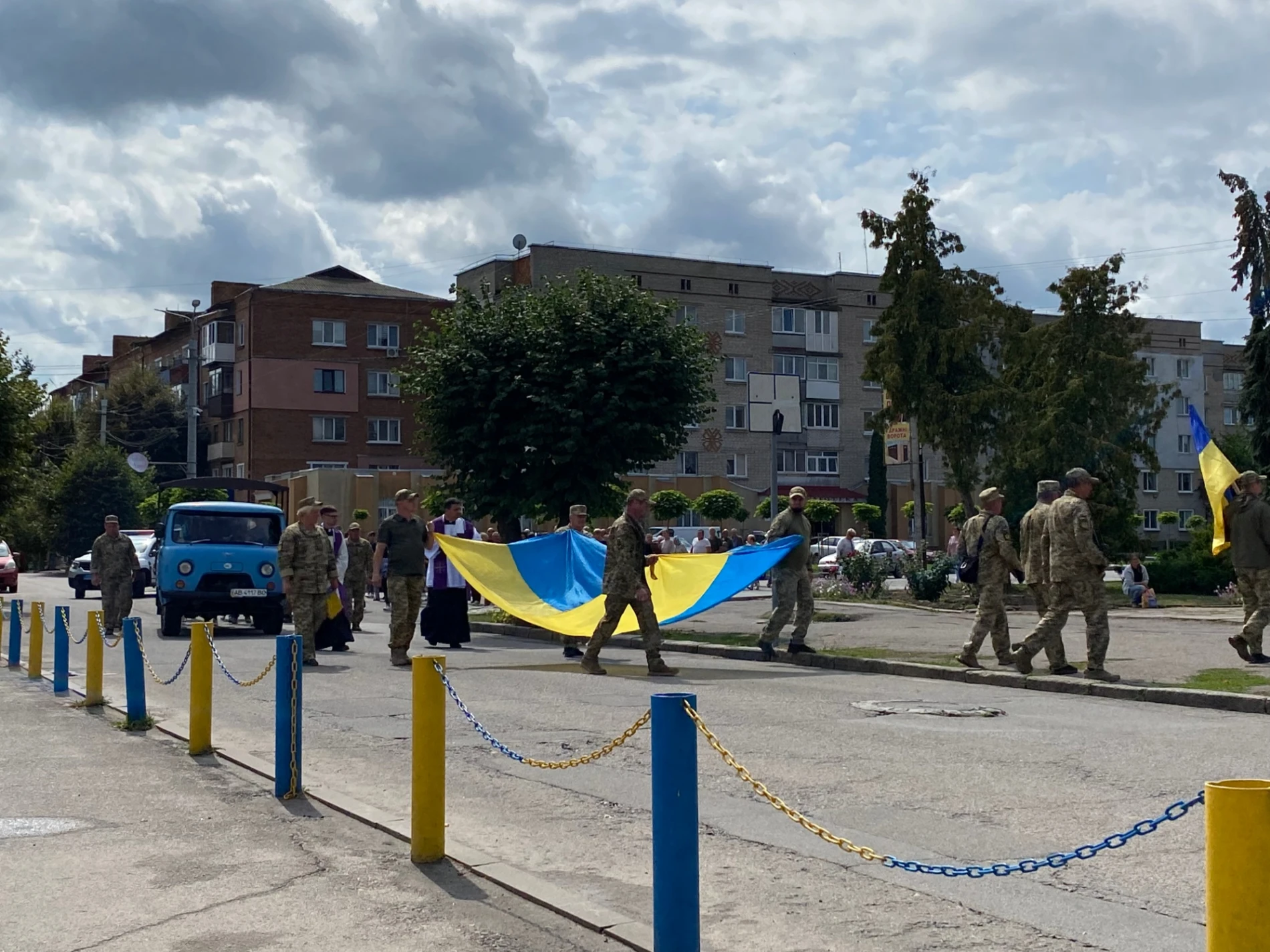 У Барській громаді попрощалися із Захисником Русланом Антонюком, якого майже два роки чекали додому