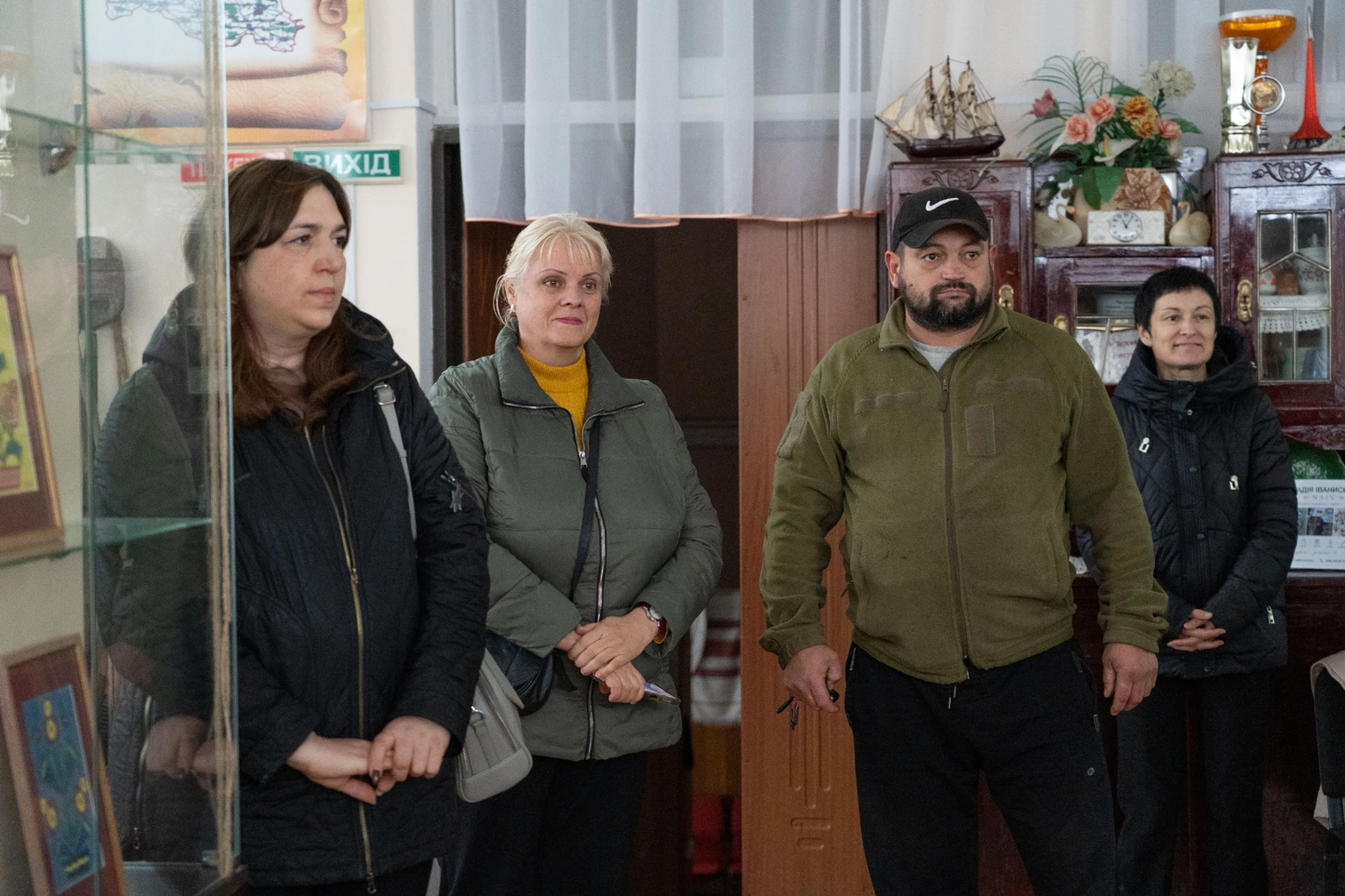 Від яскравих абстракцій до реалістичних пейзажів: у м. Бар відкрили виставку Надії Іванисько