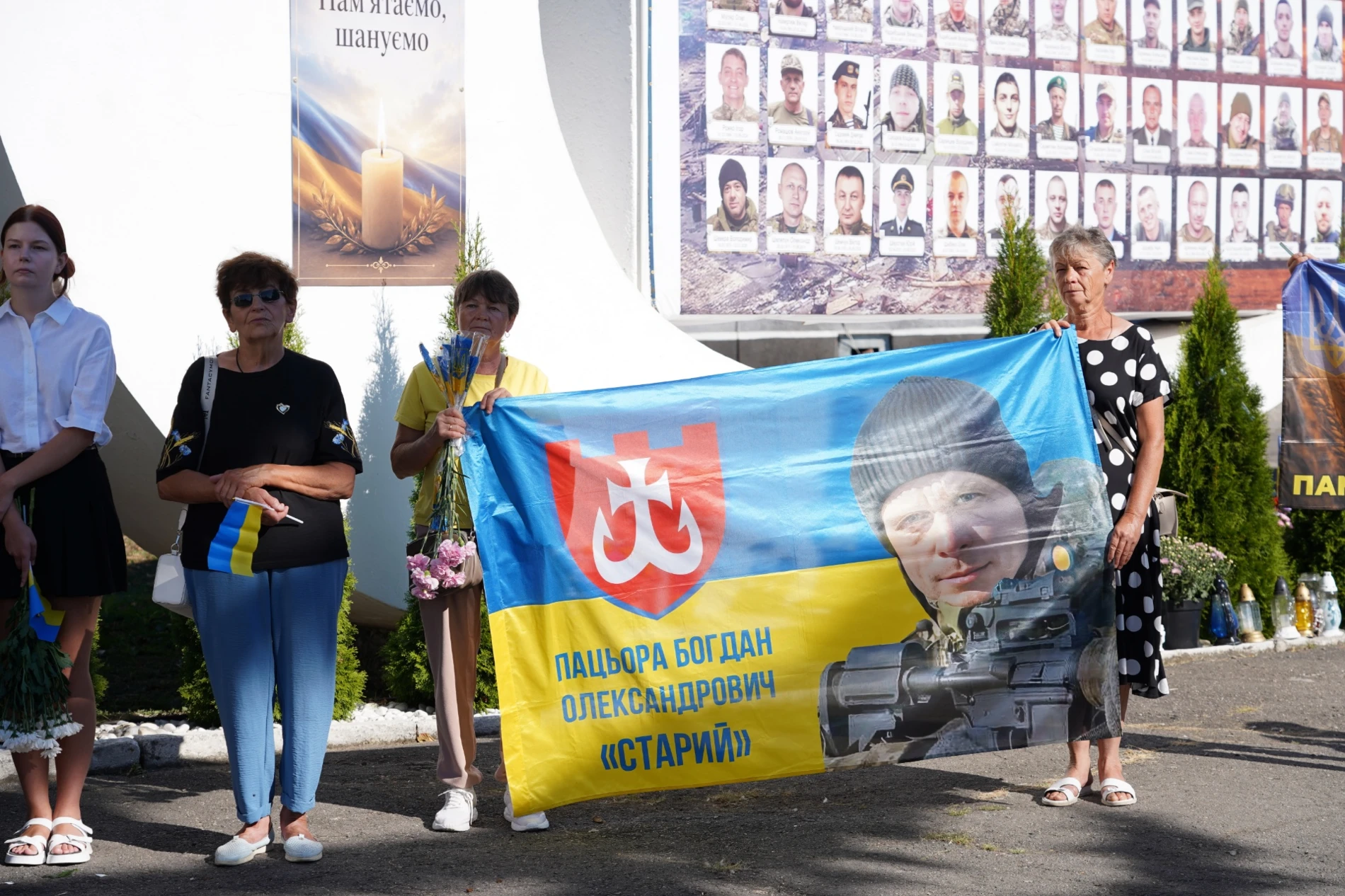 У День Державного Прапора у м. Бар підняли синьо-жовтий стяг та нагородили захисників