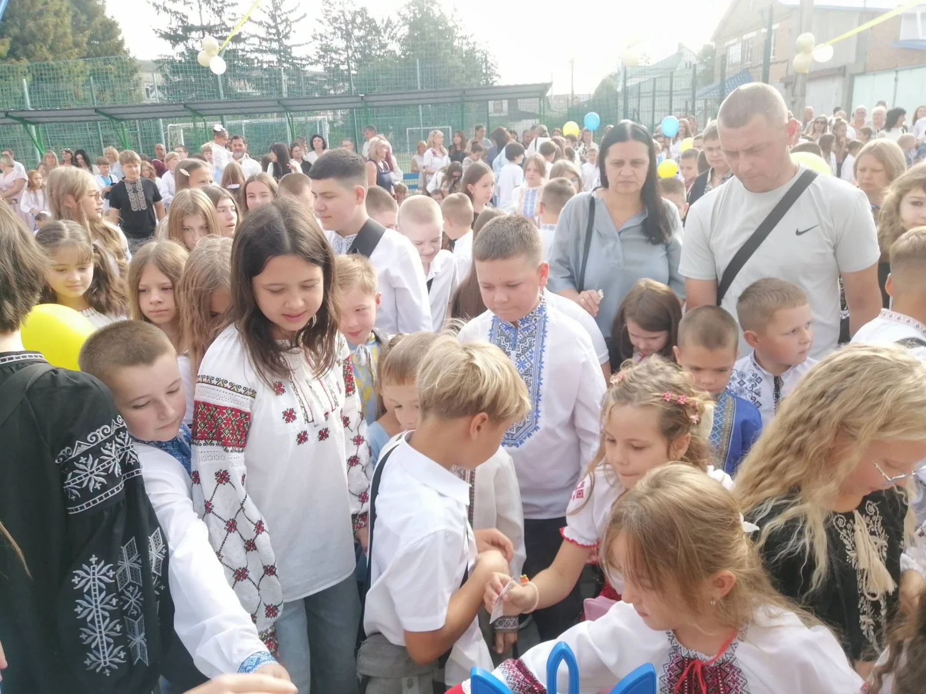 Перший дзвоник у школах Бара: святкові лінійки, безкоштовні обіди та освітні зміни