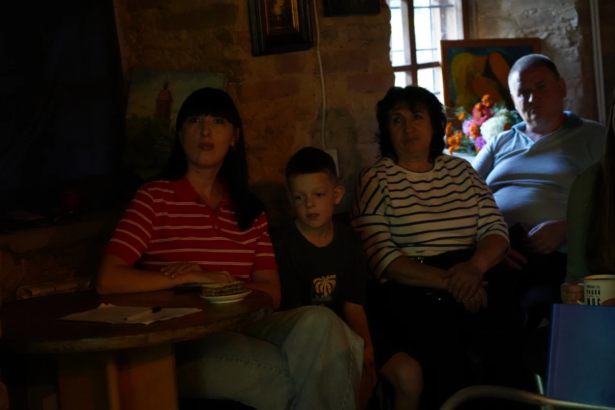 Від фільму про українську пісню до спільного співу біля вогнища: як пройшов кіновечір у Барі