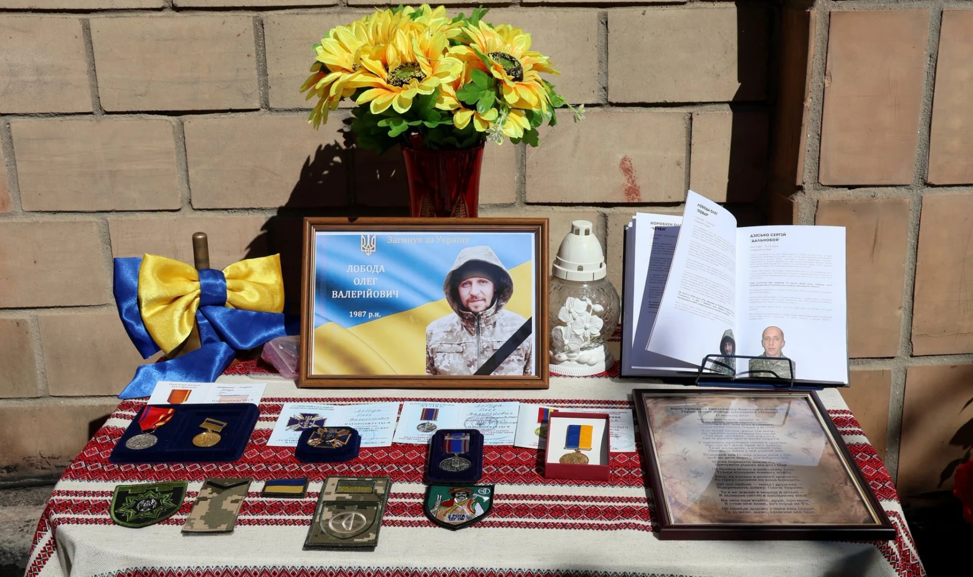 У м. Бар відкрили меморіальну дошку захиснику України Олегу Лободі