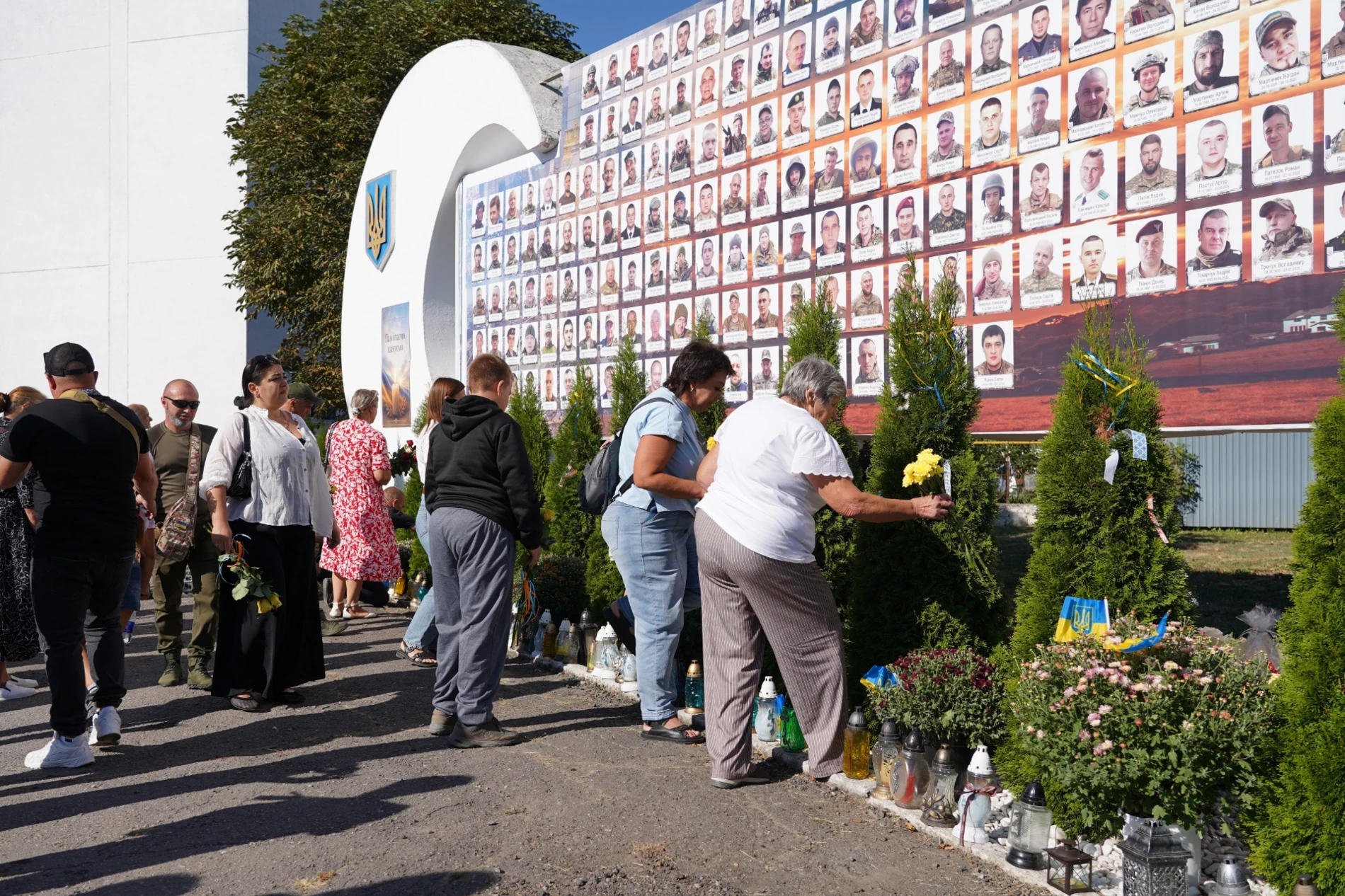 У День Державного Прапора у м. Бар підняли синьо-жовтий стяг та нагородили захисників