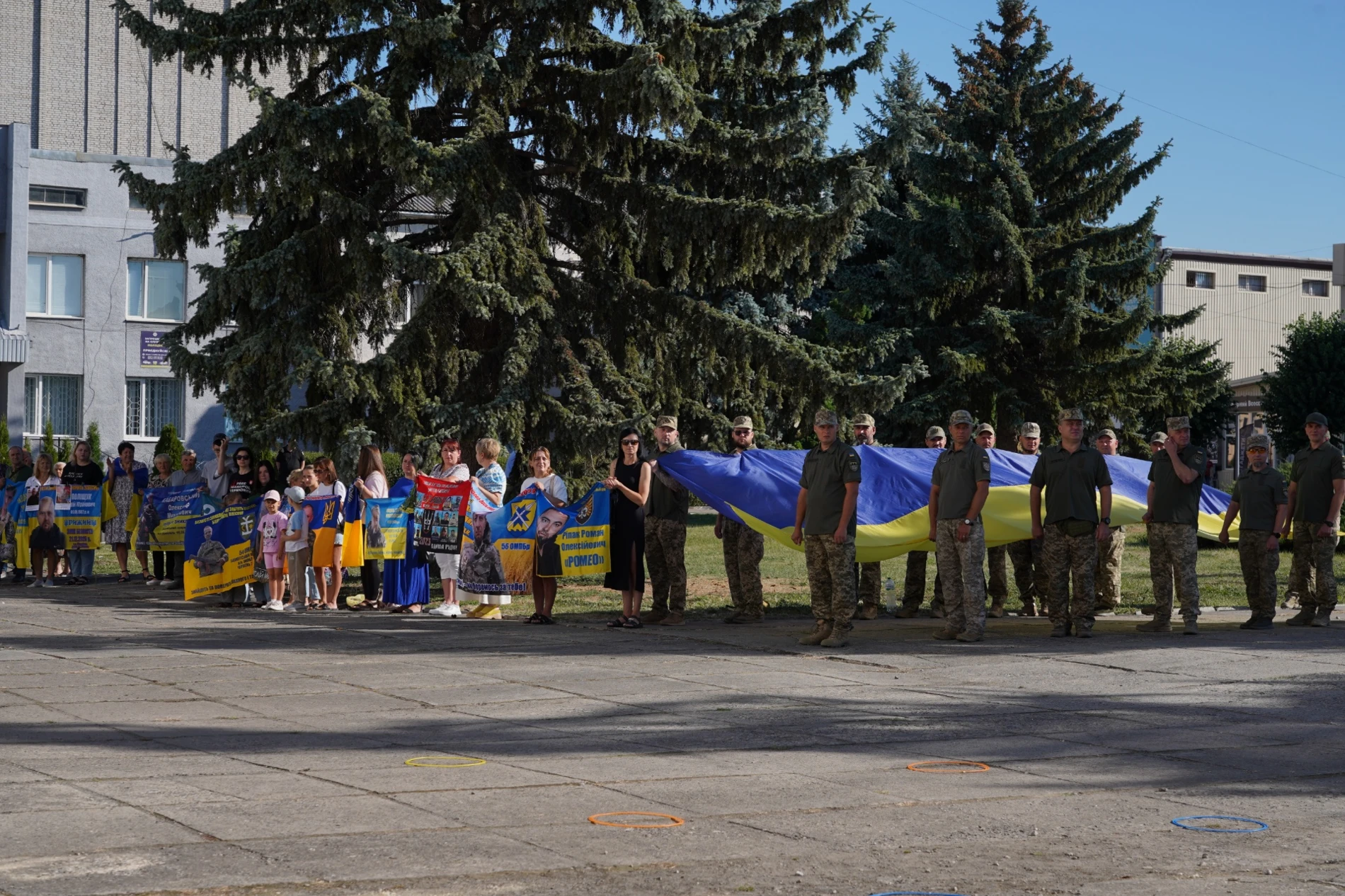 У День Державного Прапора у м. Бар підняли синьо-жовтий стяг та нагородили захисників