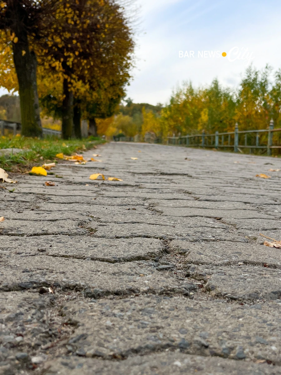 Жовтневий Бар: як виглядає місто у розпал осені. Фоторепортаж