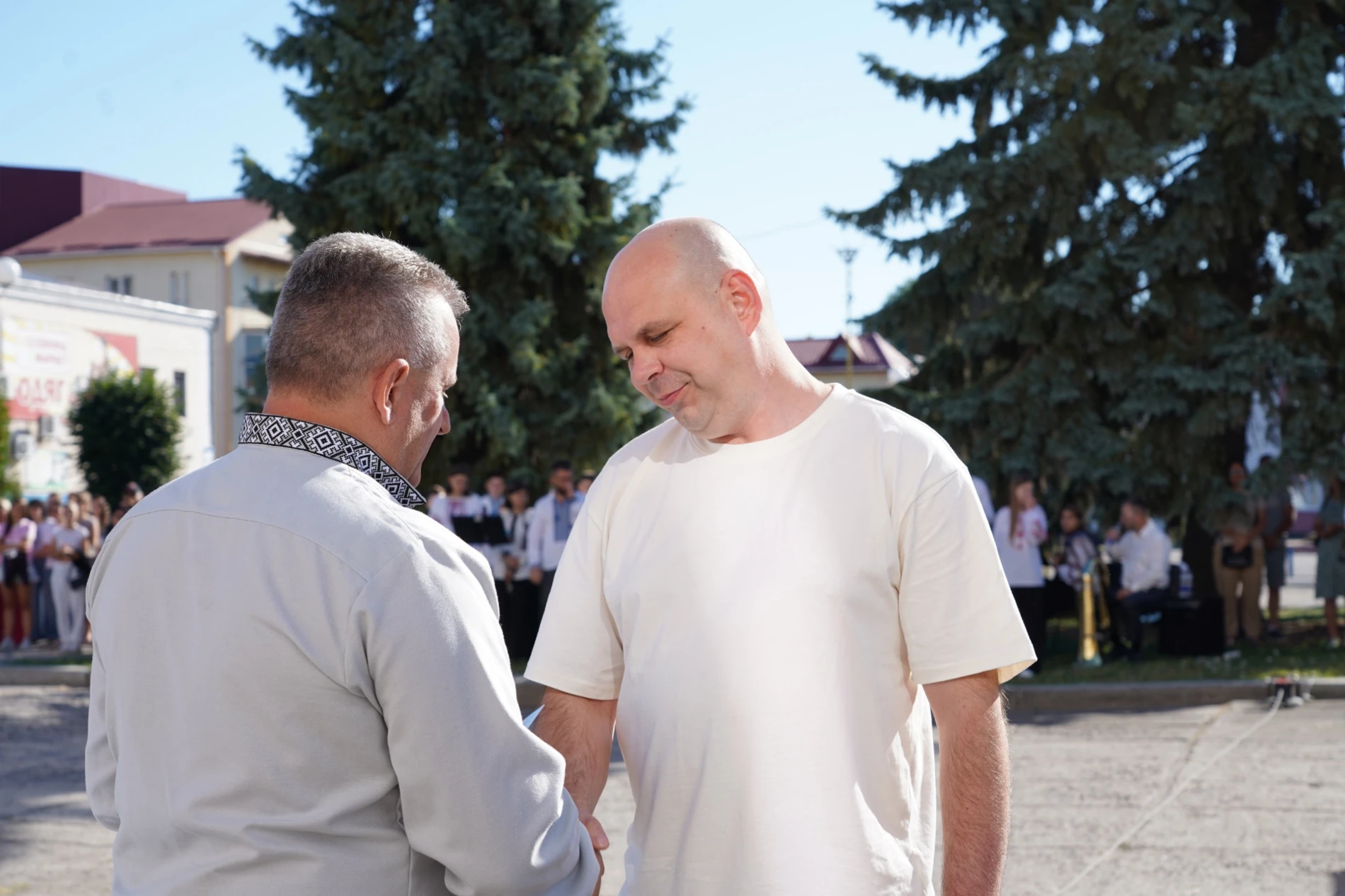 У День Державного Прапора у м. Бар підняли синьо-жовтий стяг та нагородили захисників
