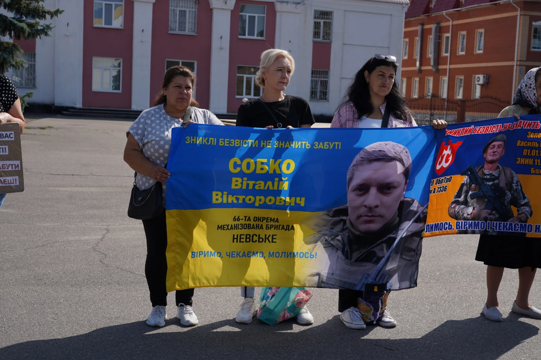 «Ми не припинимо чекати»: у Барі підтримали родини зниклих безвісти та полонених захисників