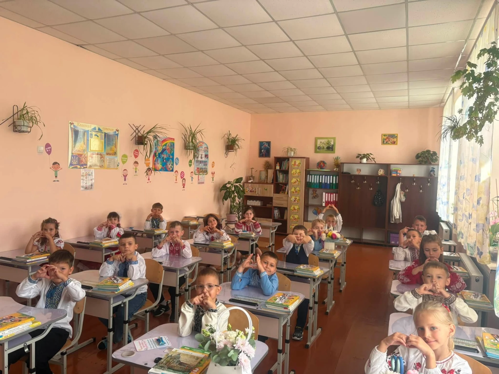 Перший дзвоник у школах Бара: святкові лінійки, безкоштовні обіди та освітні зміни