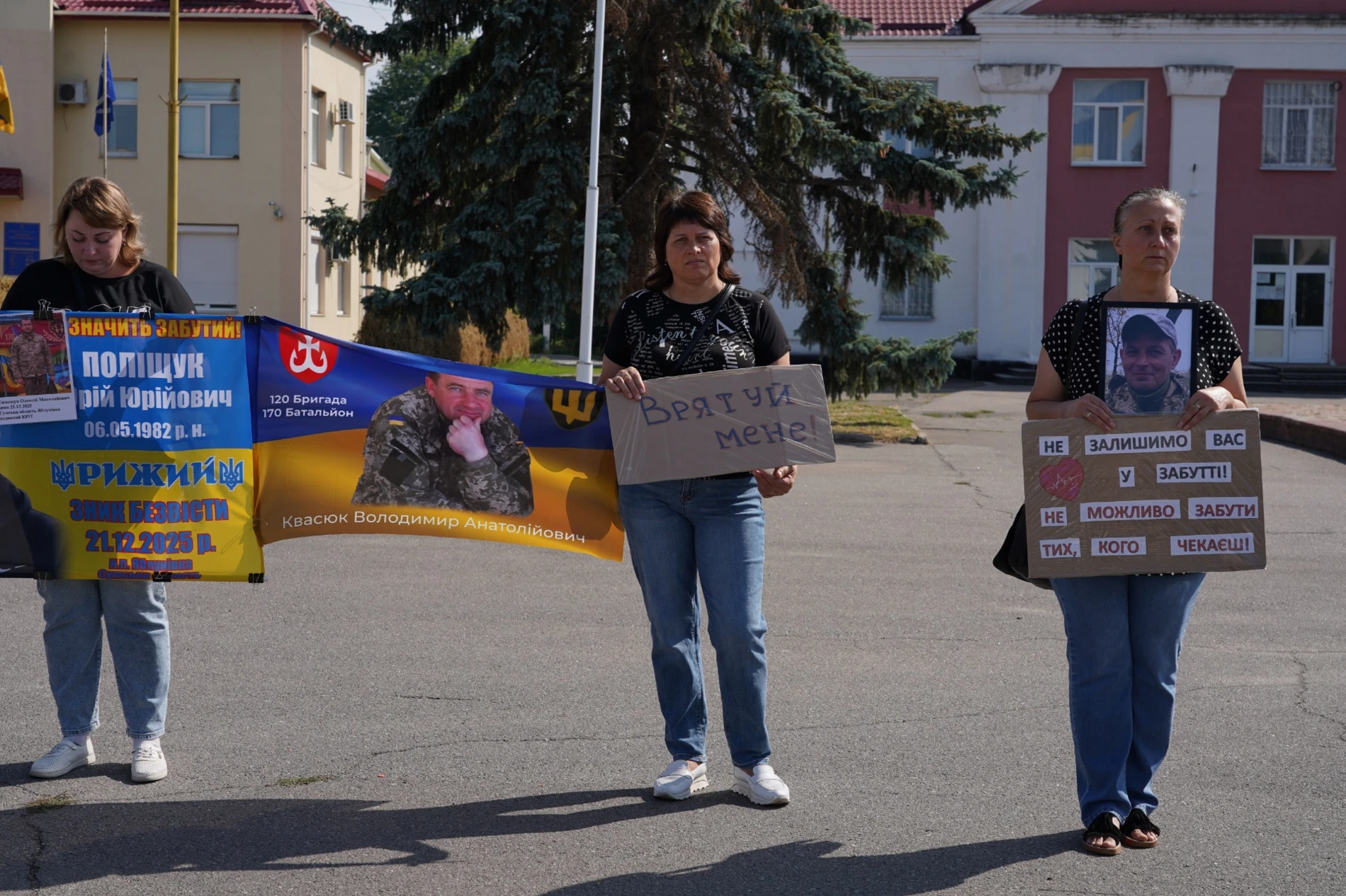 «Ми не припинимо чекати»: у Барі підтримали родини зниклих безвісти та полонених захисників