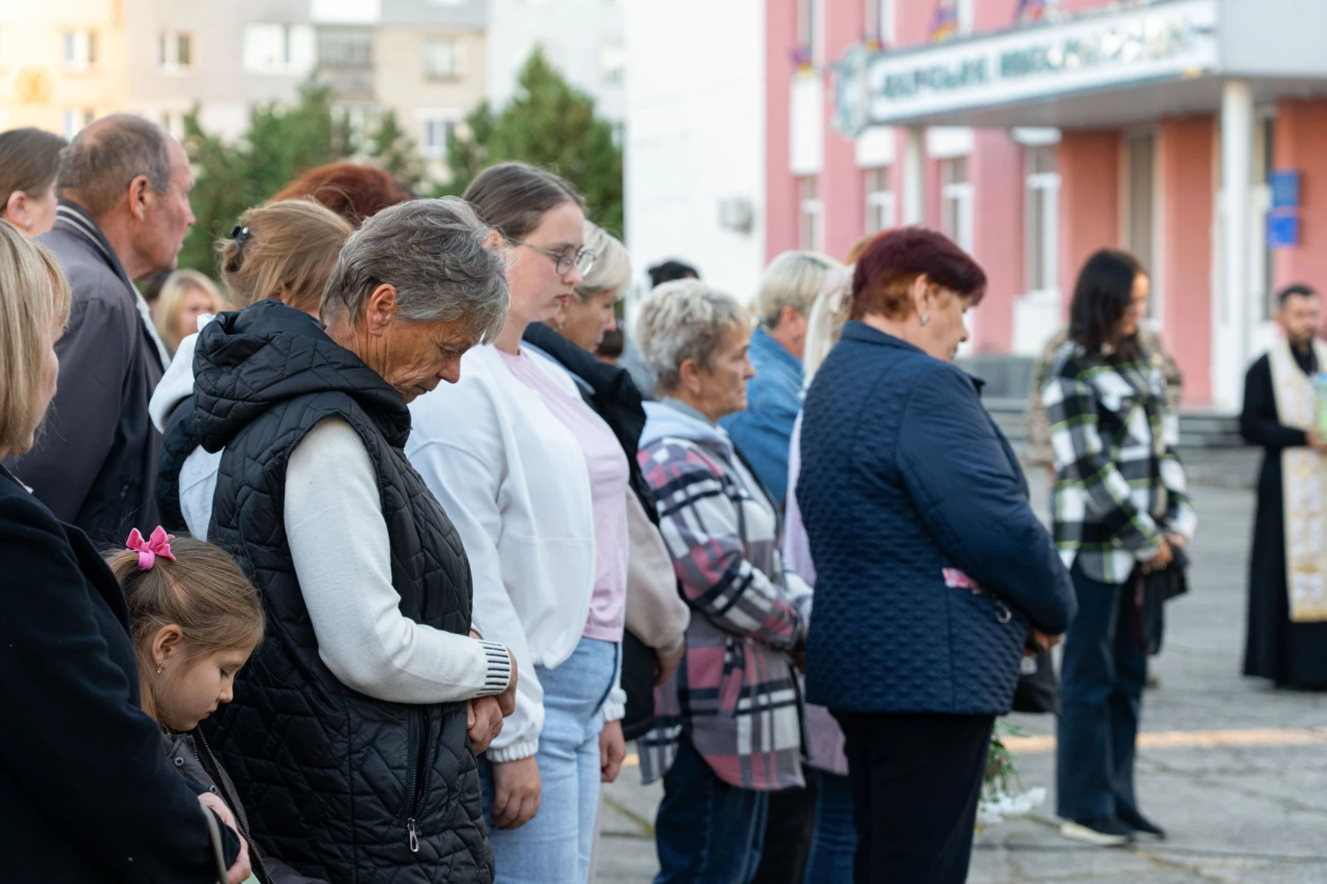 У м. Бар біля фотостели Героїв вшанували пам’ять загиблих Захисників громади